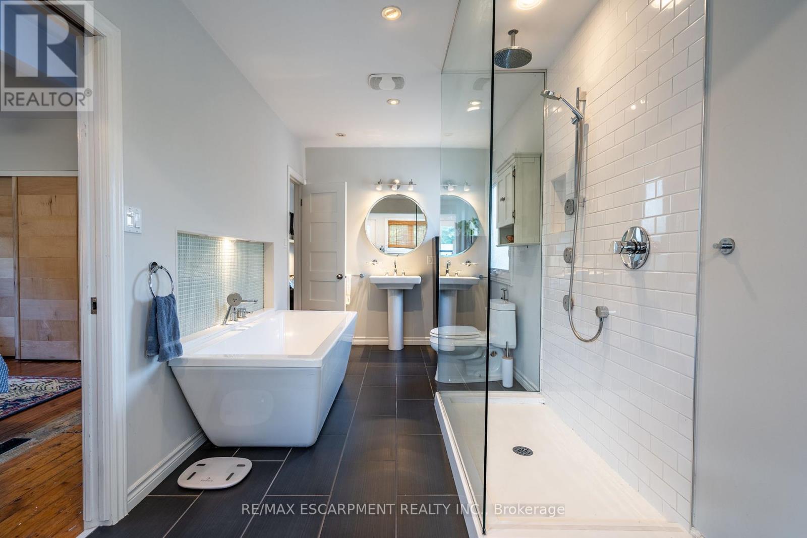 Photo 16 of 35 Mountain Avenue, Hamilton ON