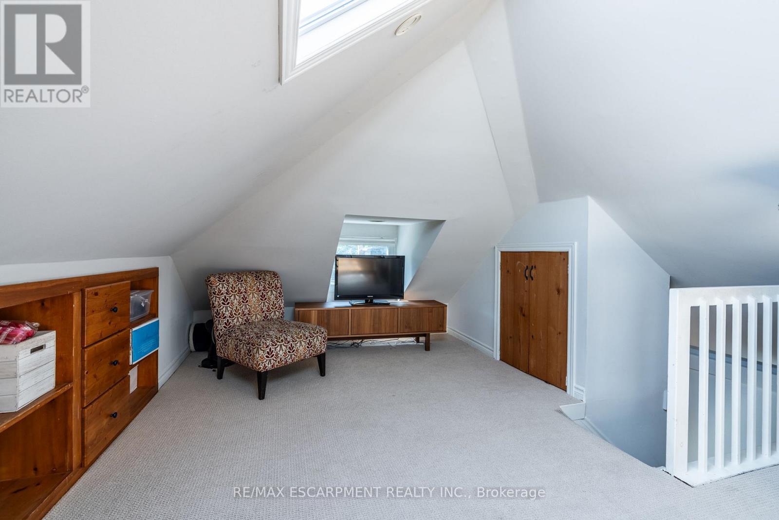 Photo 14 of 35 Mountain Avenue, Hamilton ON