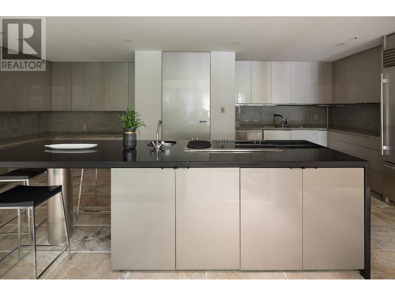 2724 PANORAMA DRIVE, North Vancouver