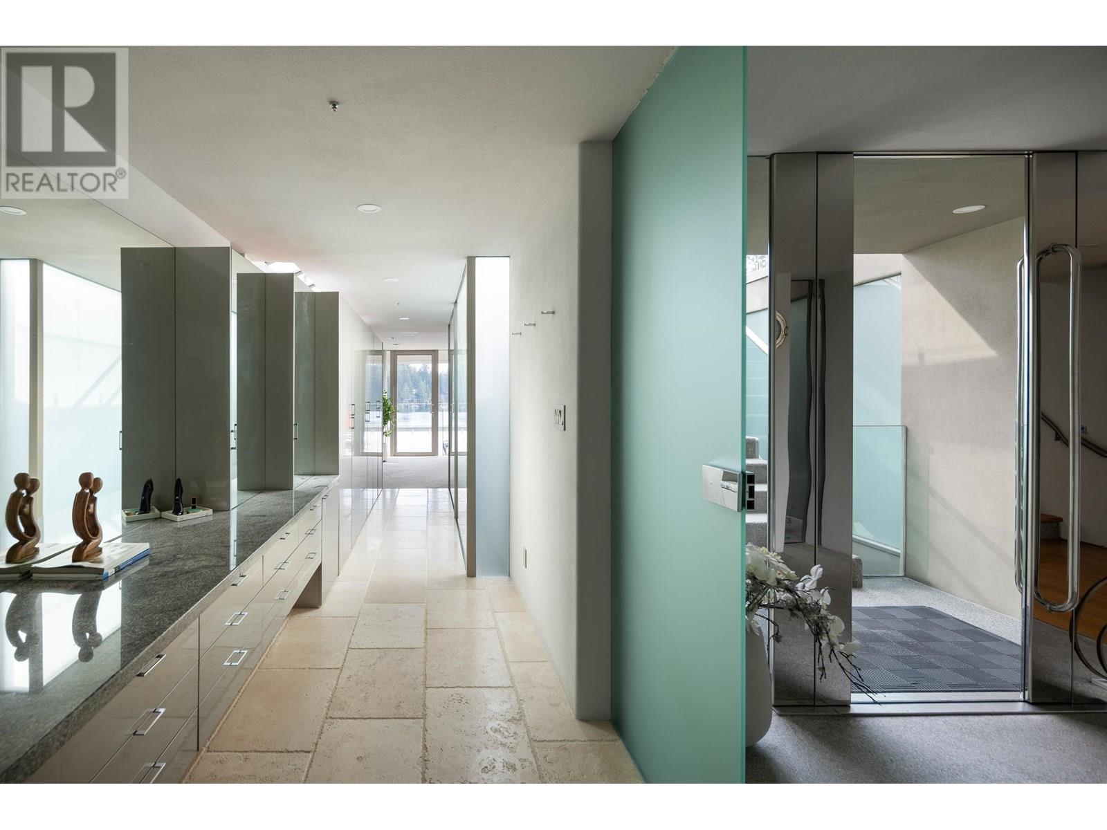 2724 PANORAMA DRIVE, North Vancouver