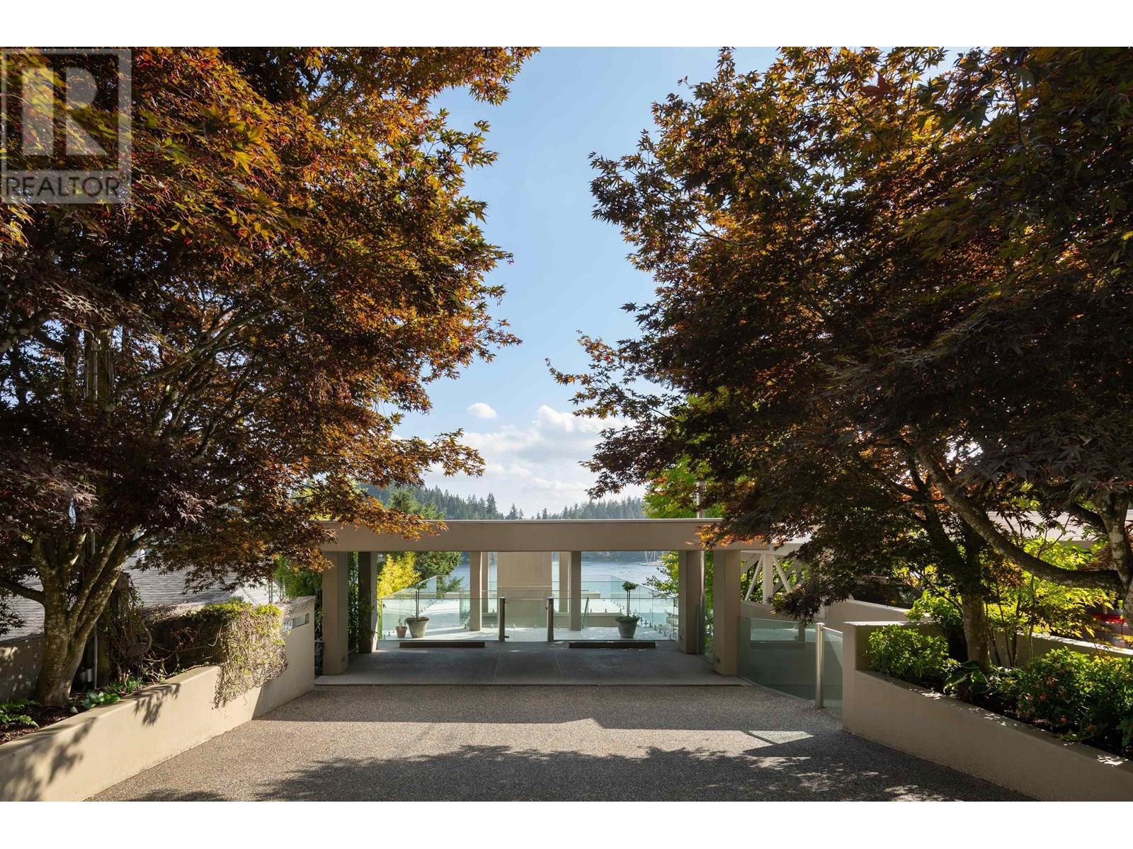 2724 PANORAMA DRIVE, North Vancouver