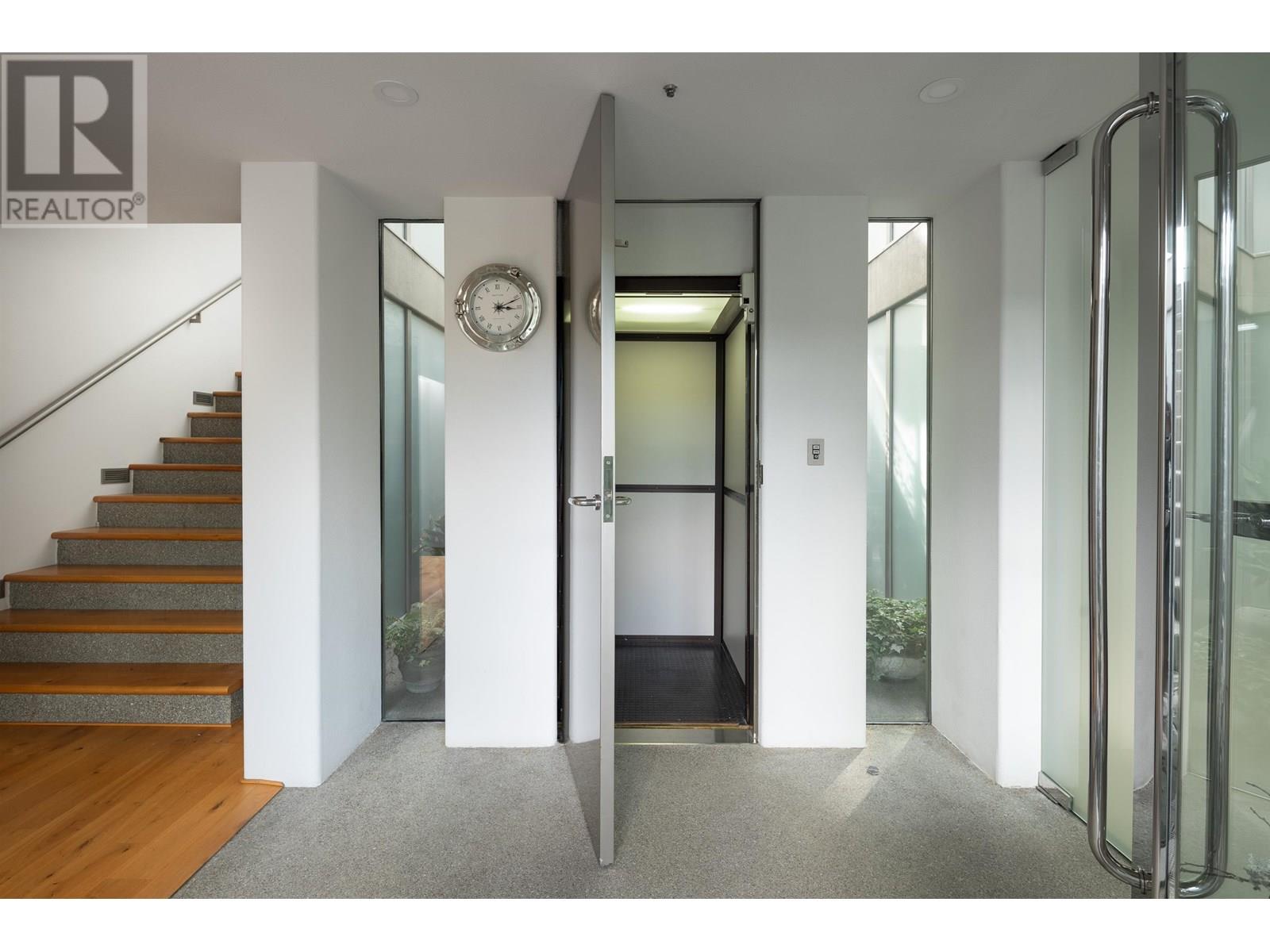 2724 PANORAMA DRIVE, North Vancouver