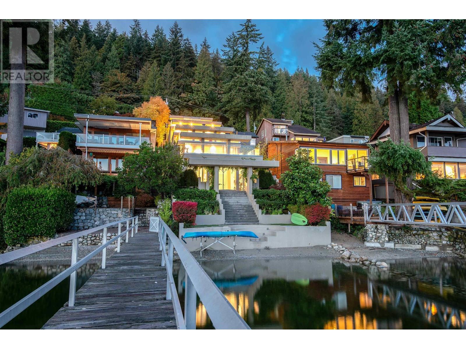 2724 PANORAMA DRIVE, North Vancouver