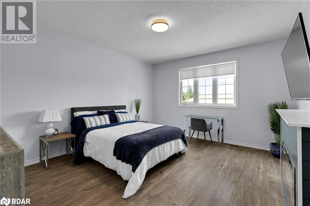 Photo 17 of 105 White Sands Way, Wasaga Beach ON