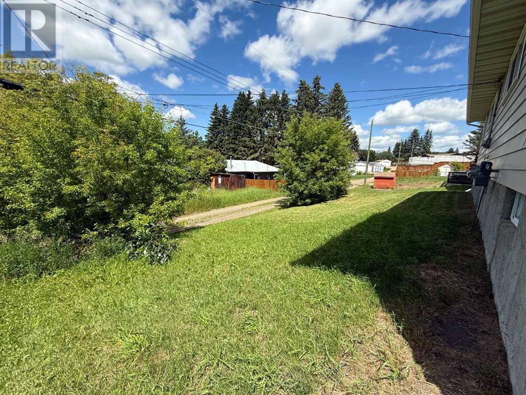 Photo 8 of 4206 4208 44 Street, Ponoka AB