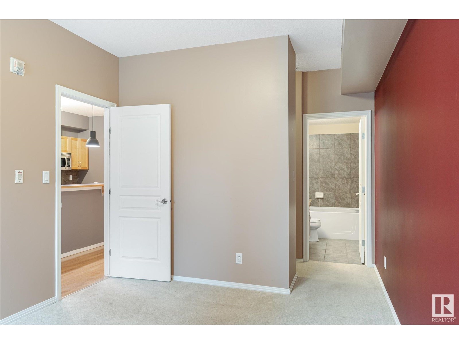 Photo 15 of 511 10503 98 Av Nw, Edmonton AB