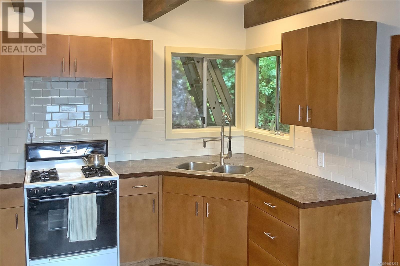 1 Seekah Landing, Port Alberni