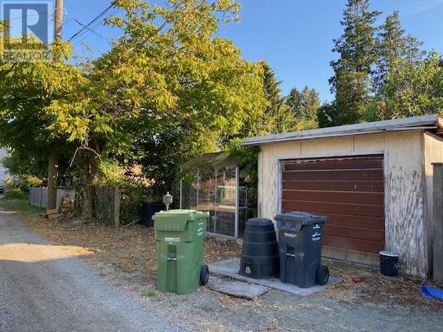 Photo 4 of 2320 Boeing Avenue, Richmond BC