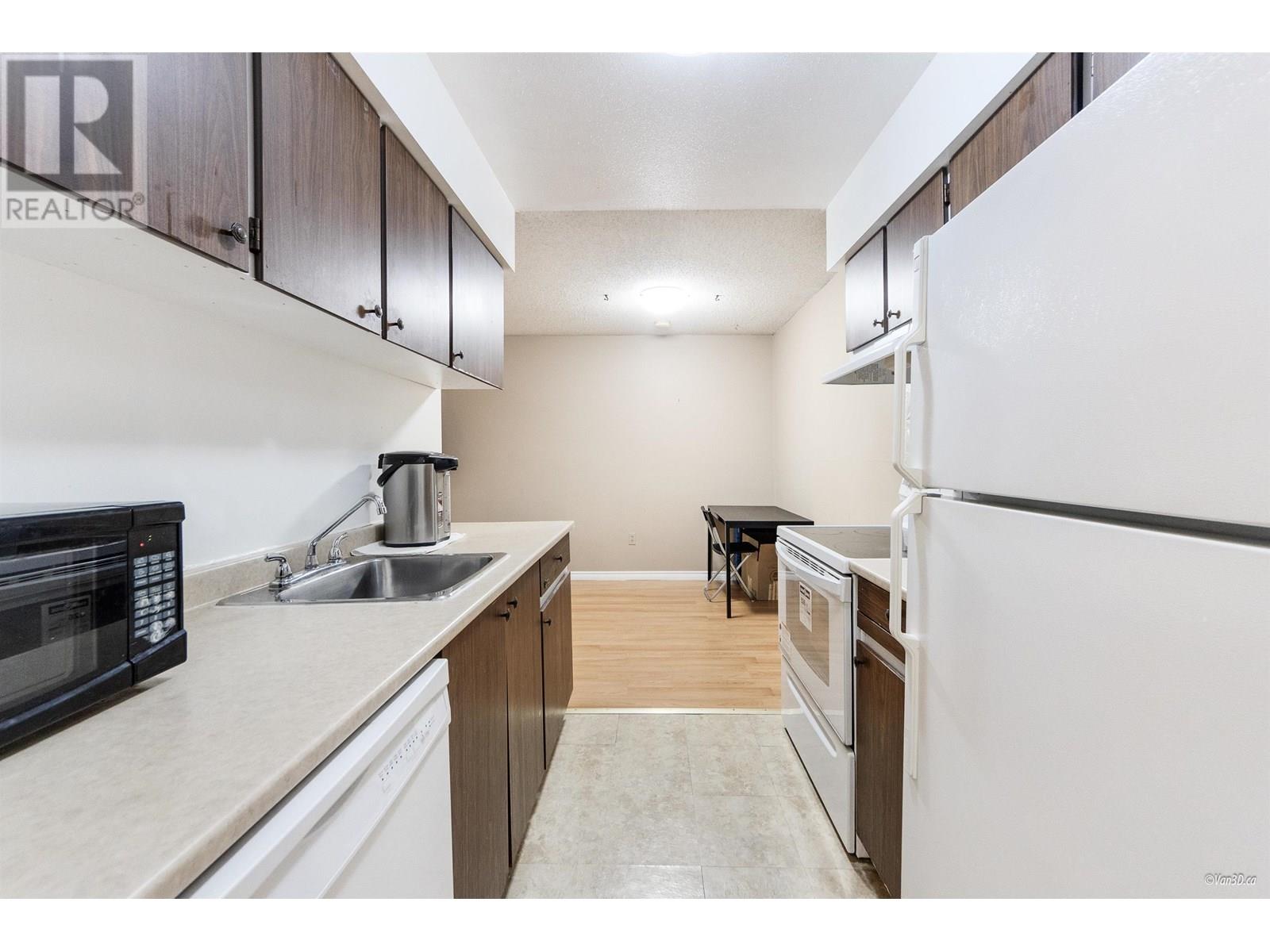Photo 6 of 320 9857 Manchester Drive, Burnaby BC