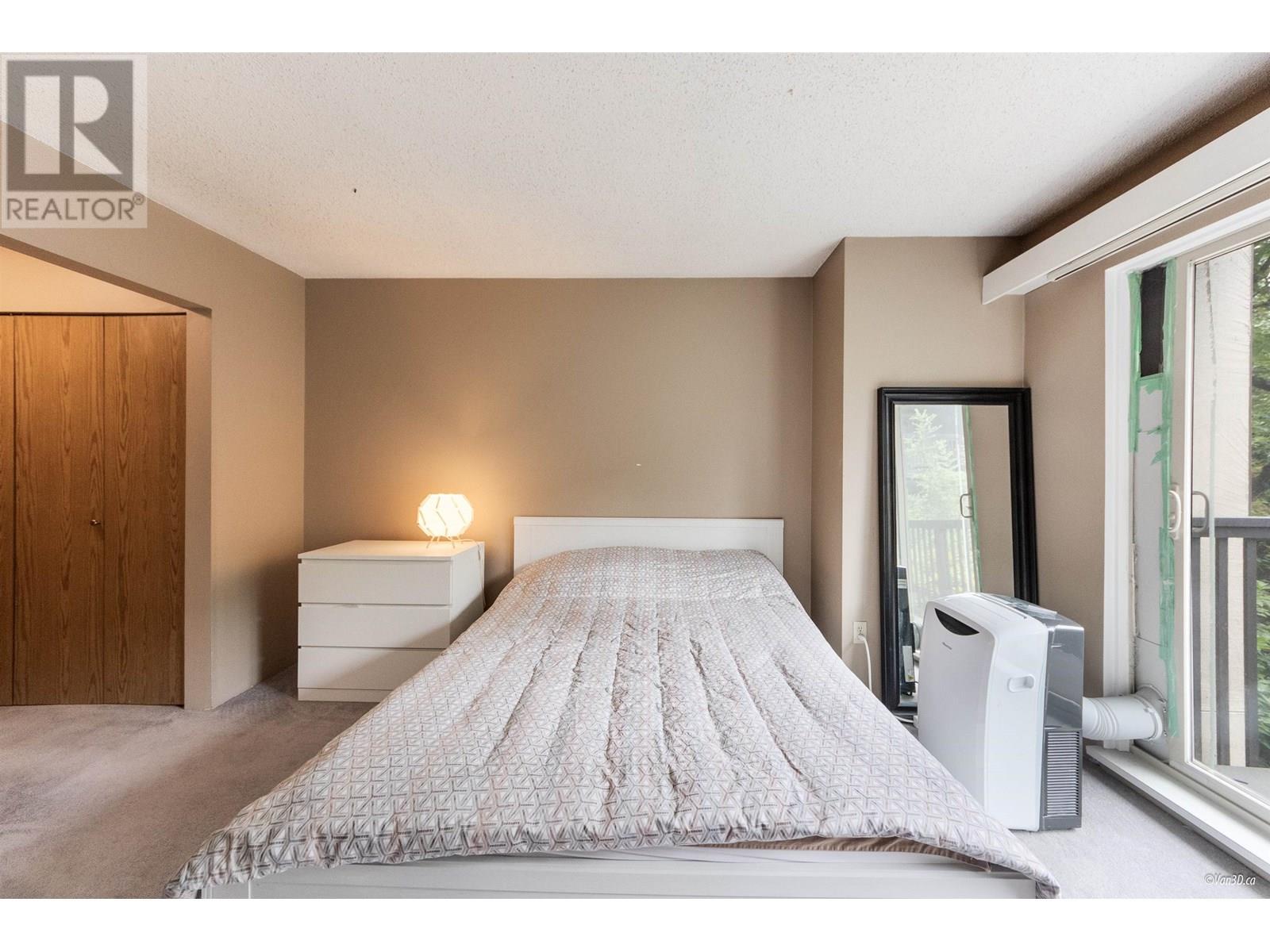 Photo 2 of 320 9857 Manchester Drive, Burnaby BC
