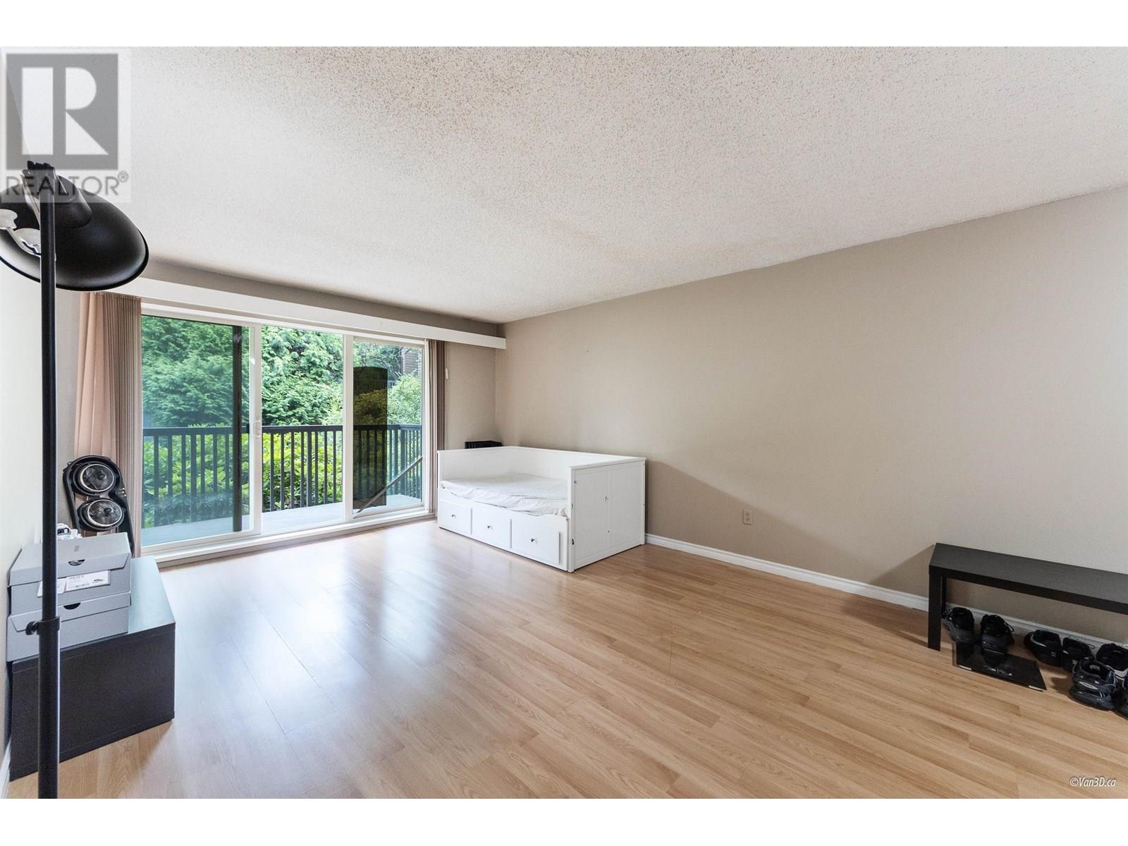 Photo 11 of 320 9857 Manchester Drive, Burnaby BC
