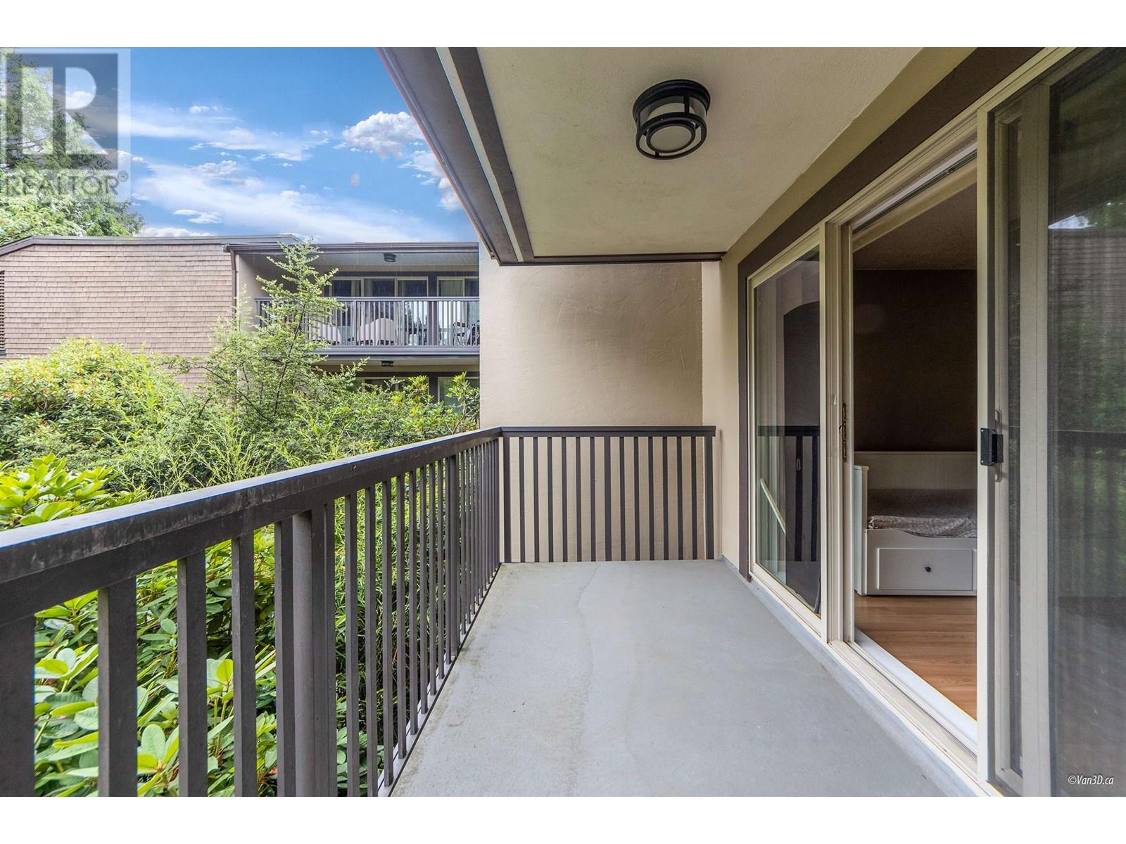 Photo 14 of 320 9857 Manchester Drive, Burnaby BC