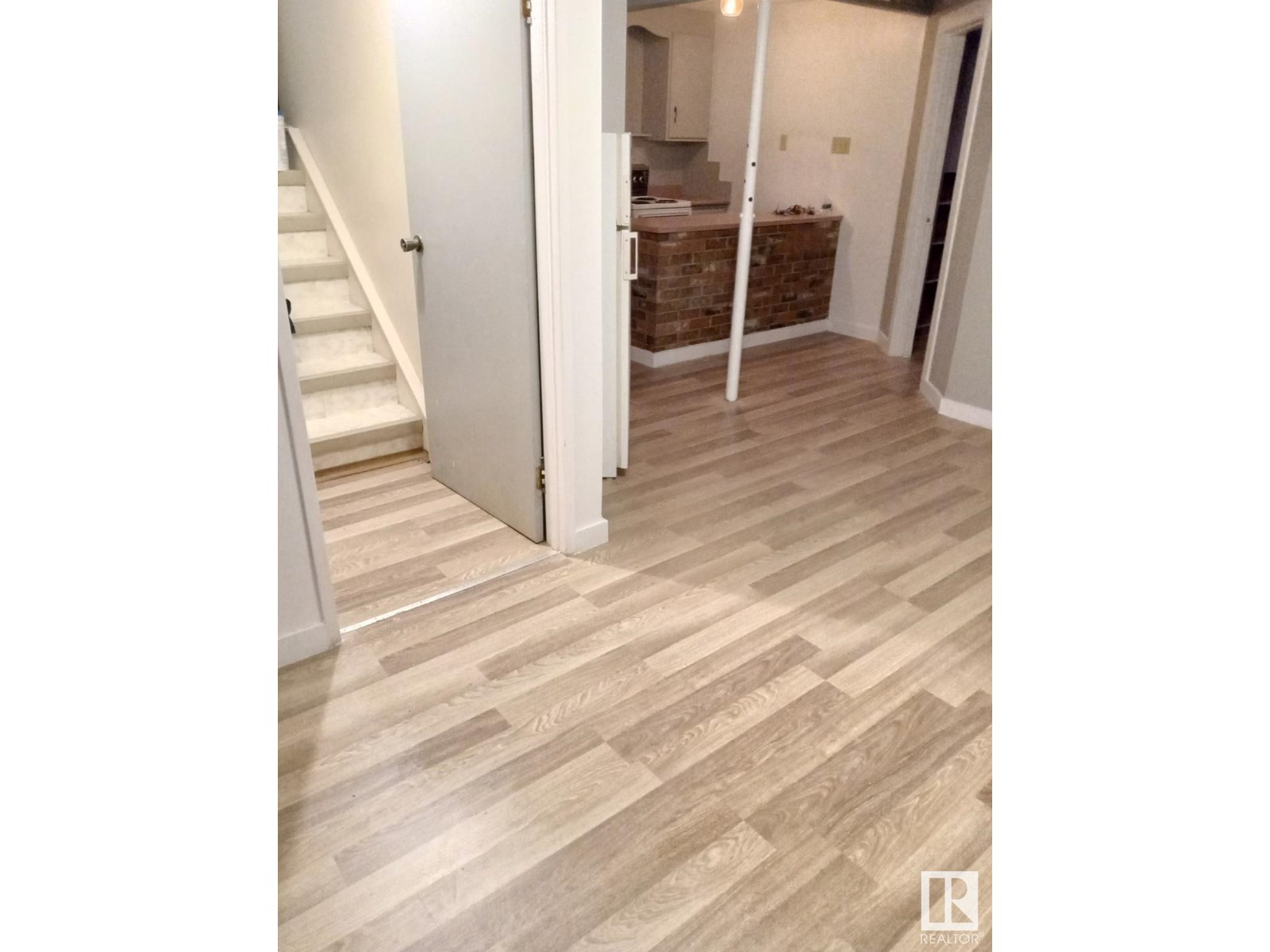 Photo 12 of 5313 21 Av Nw Nw, Edmonton AB