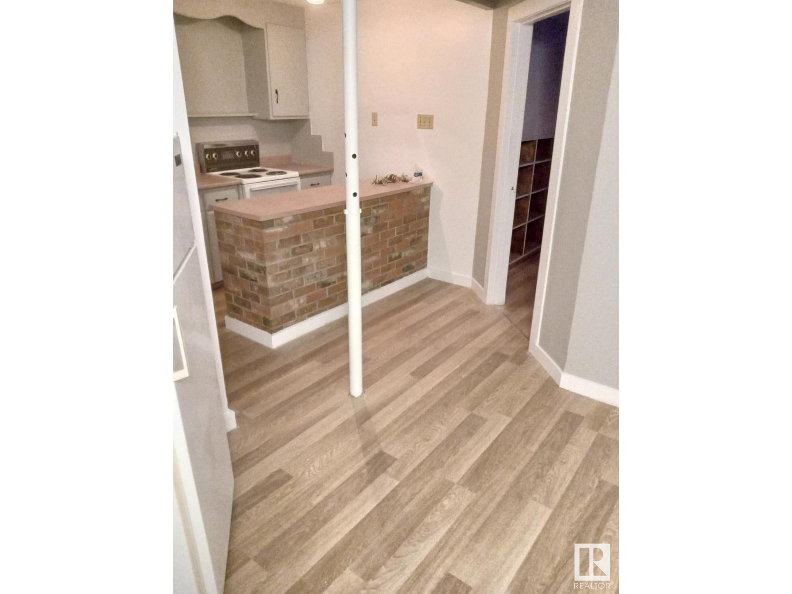 Photo 11 of 5313 21 Av Nw Nw, Edmonton AB