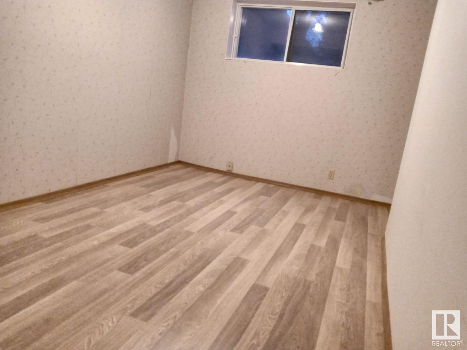 Photo 13 of 5313 21 Av Nw Nw, Edmonton AB