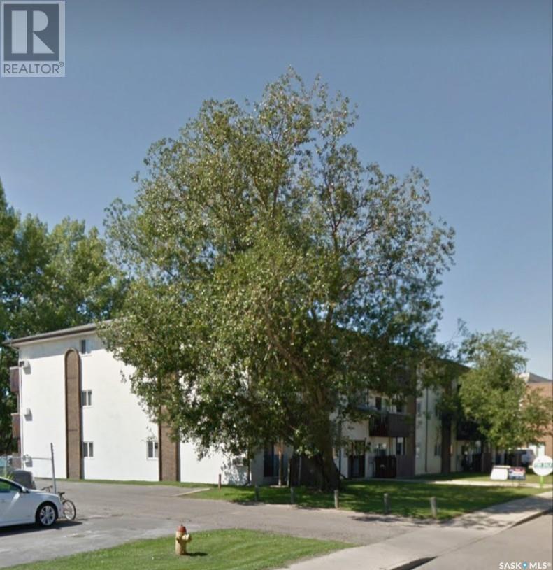 Photo 17 of 25 2309 17th Street W, Saskatoon SK