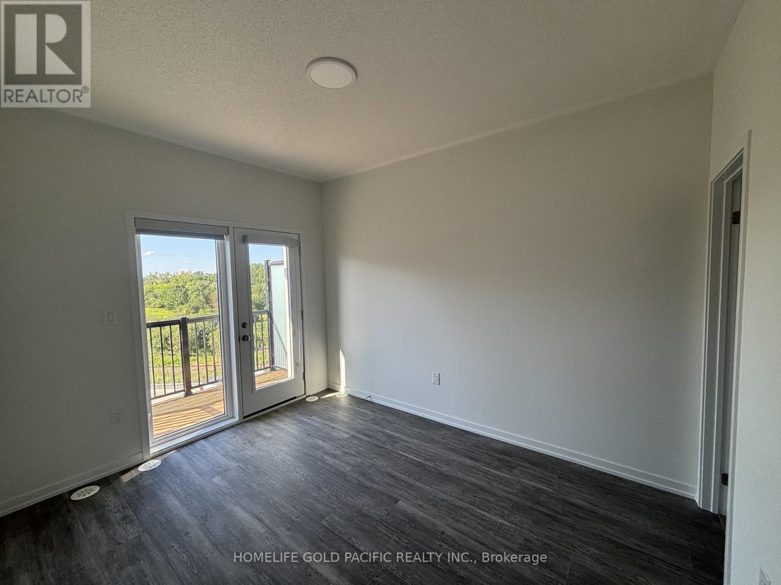 Photo 10 of 130 Matawin Lane, Richmond Hill ON
