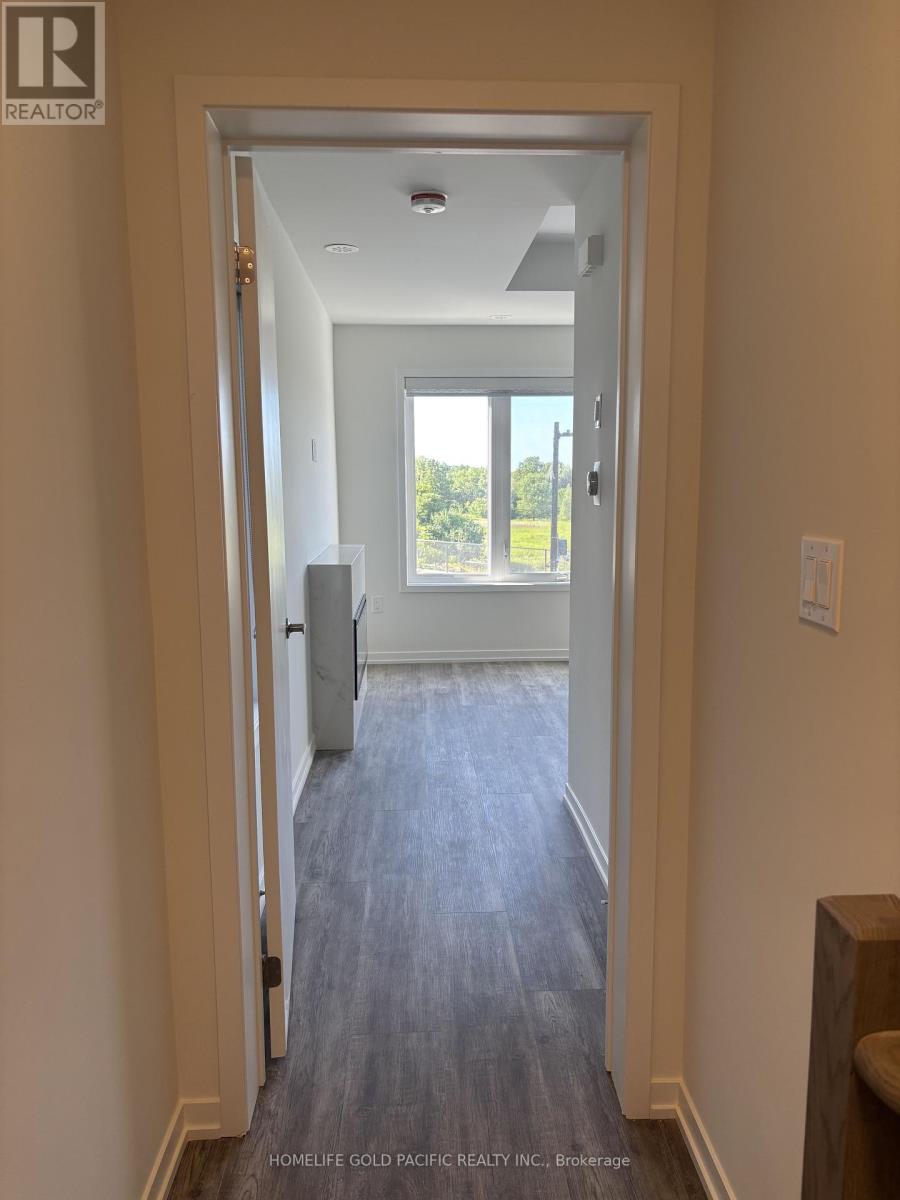 Photo 16 of 130 Matawin Lane, Richmond Hill ON