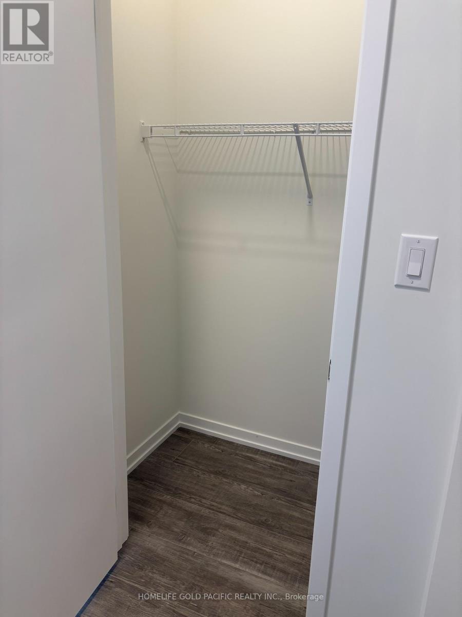 Photo 21 of 130 Matawin Lane, Richmond Hill ON