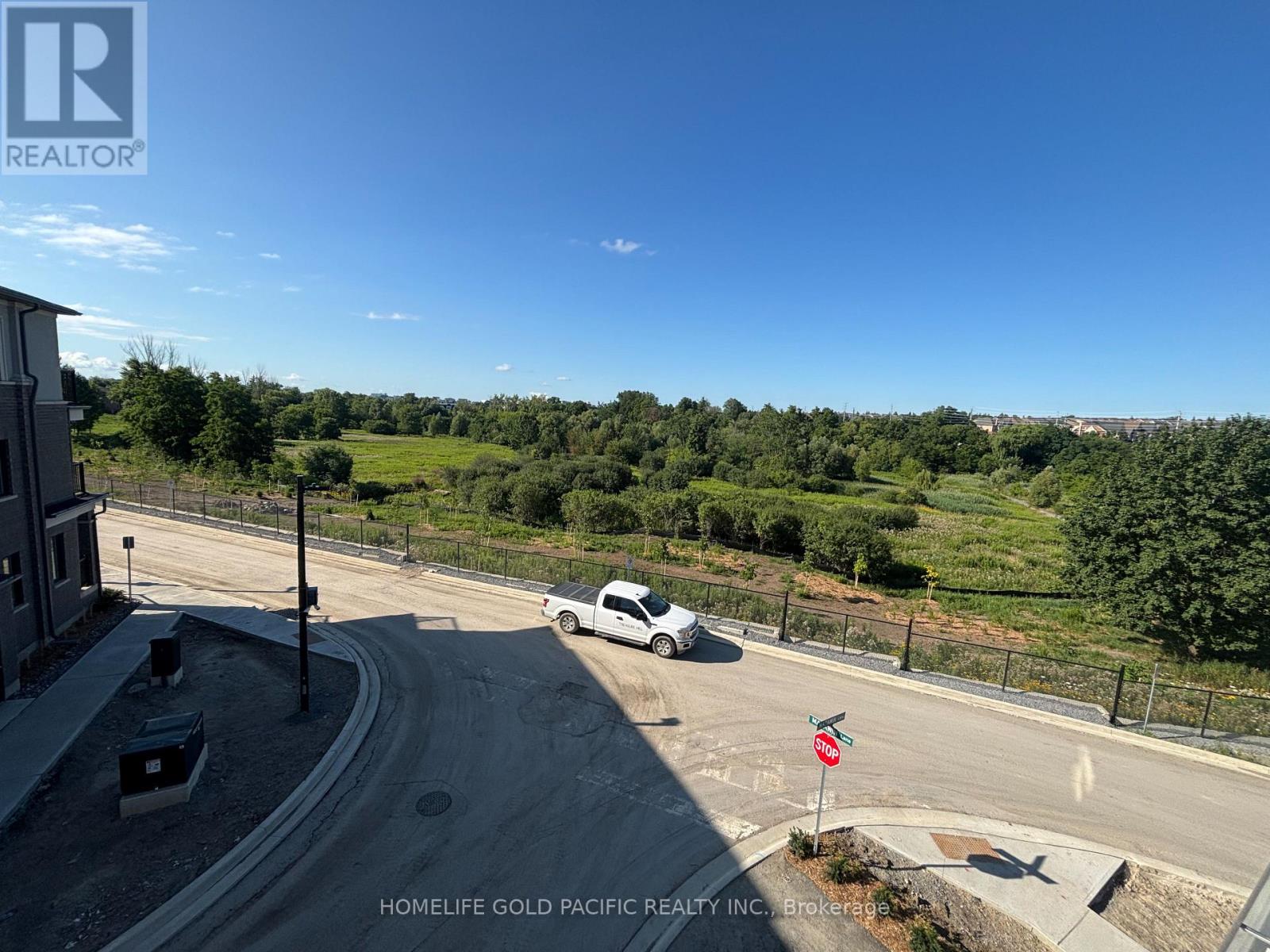 Photo 3 of 130 Matawin Lane, Richmond Hill ON