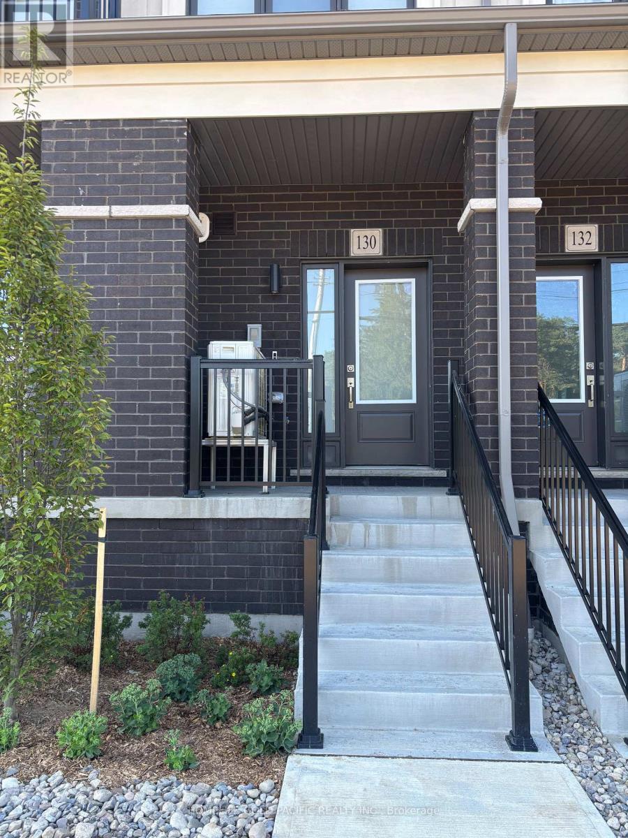 Photo 23 of 130 Matawin Lane, Richmond Hill ON