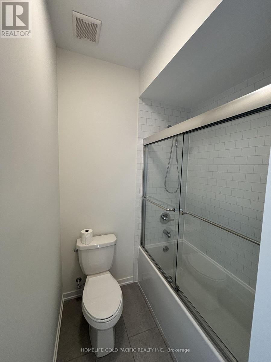 Photo 14 of 130 Matawin Lane, Richmond Hill ON