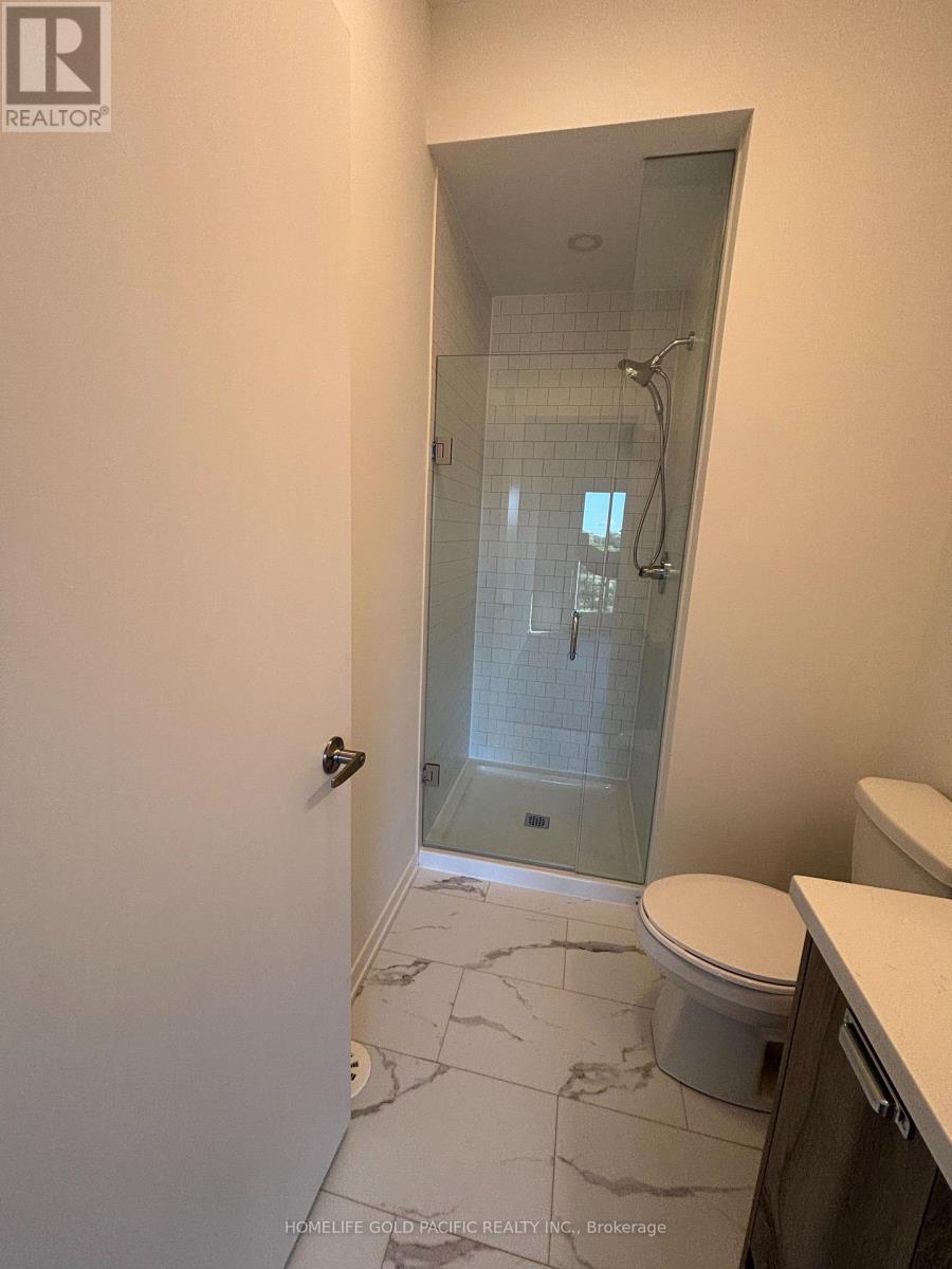 Photo 17 of 130 Matawin Lane, Richmond Hill ON