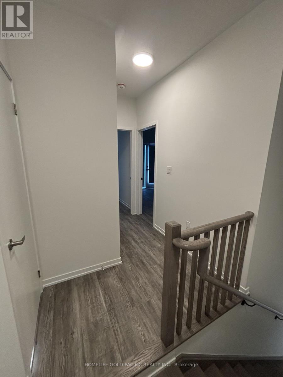 Photo 13 of 130 Matawin Lane, Richmond Hill ON