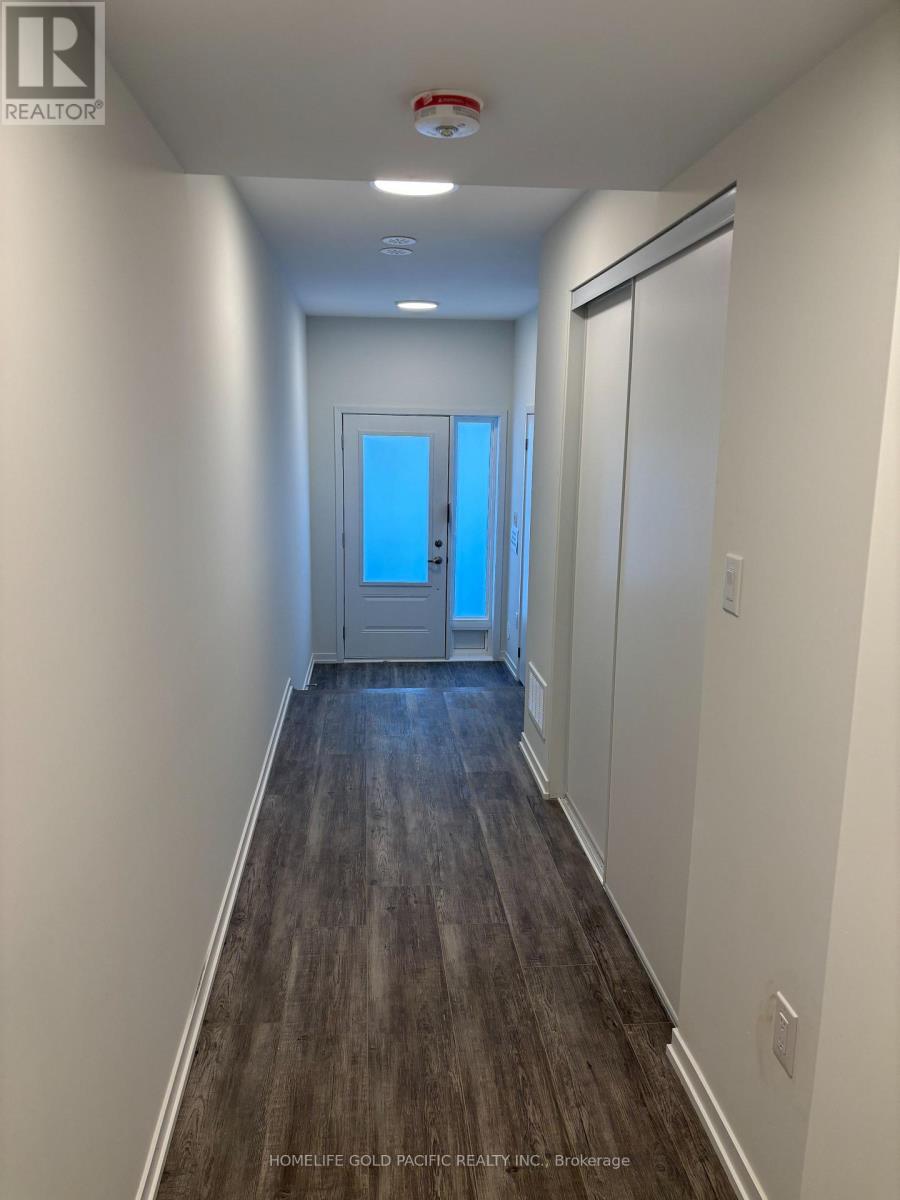 Photo 19 of 130 Matawin Lane, Richmond Hill ON