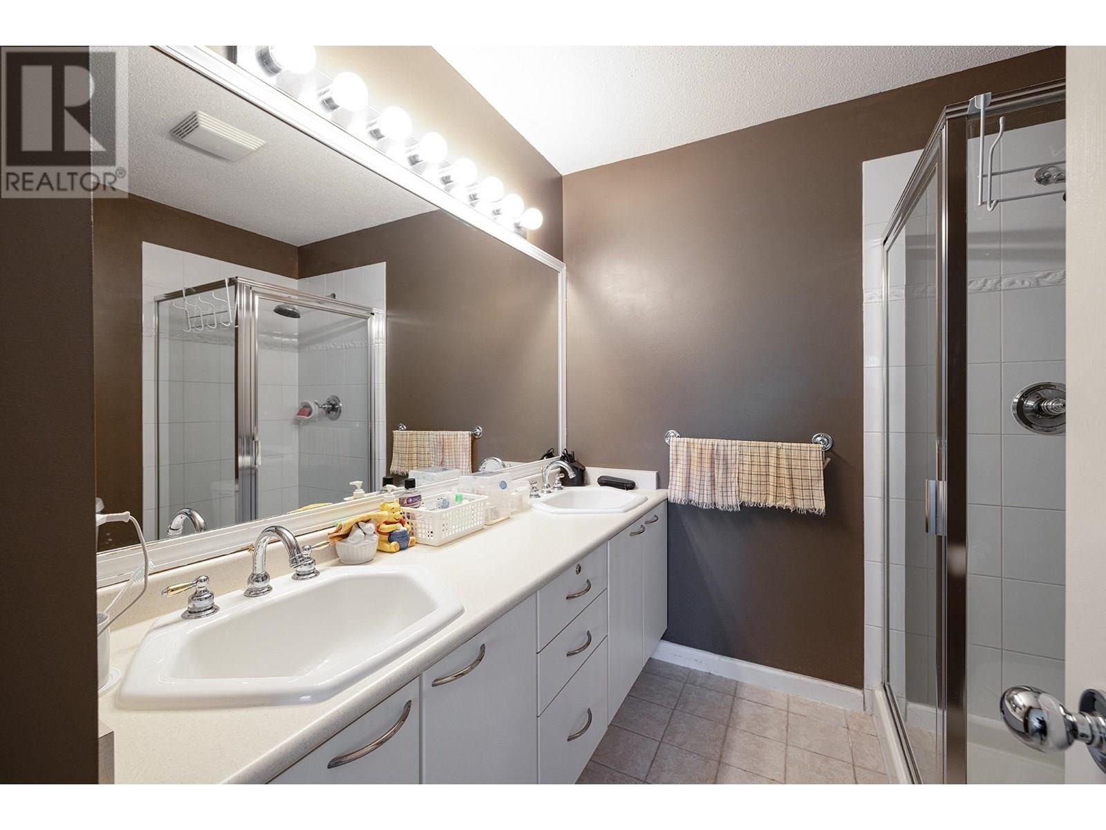 Photo 13 of 28 3711 Robson Court, Richmond BC
