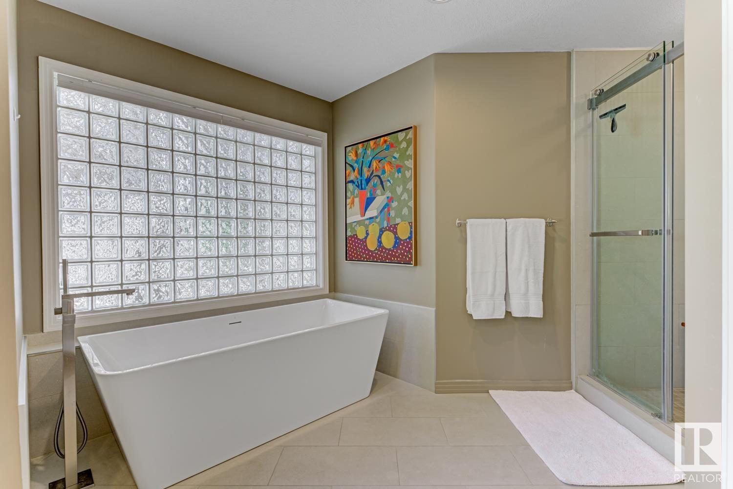Photo 47 of 112 Weaver Dr Nw, Edmonton AB