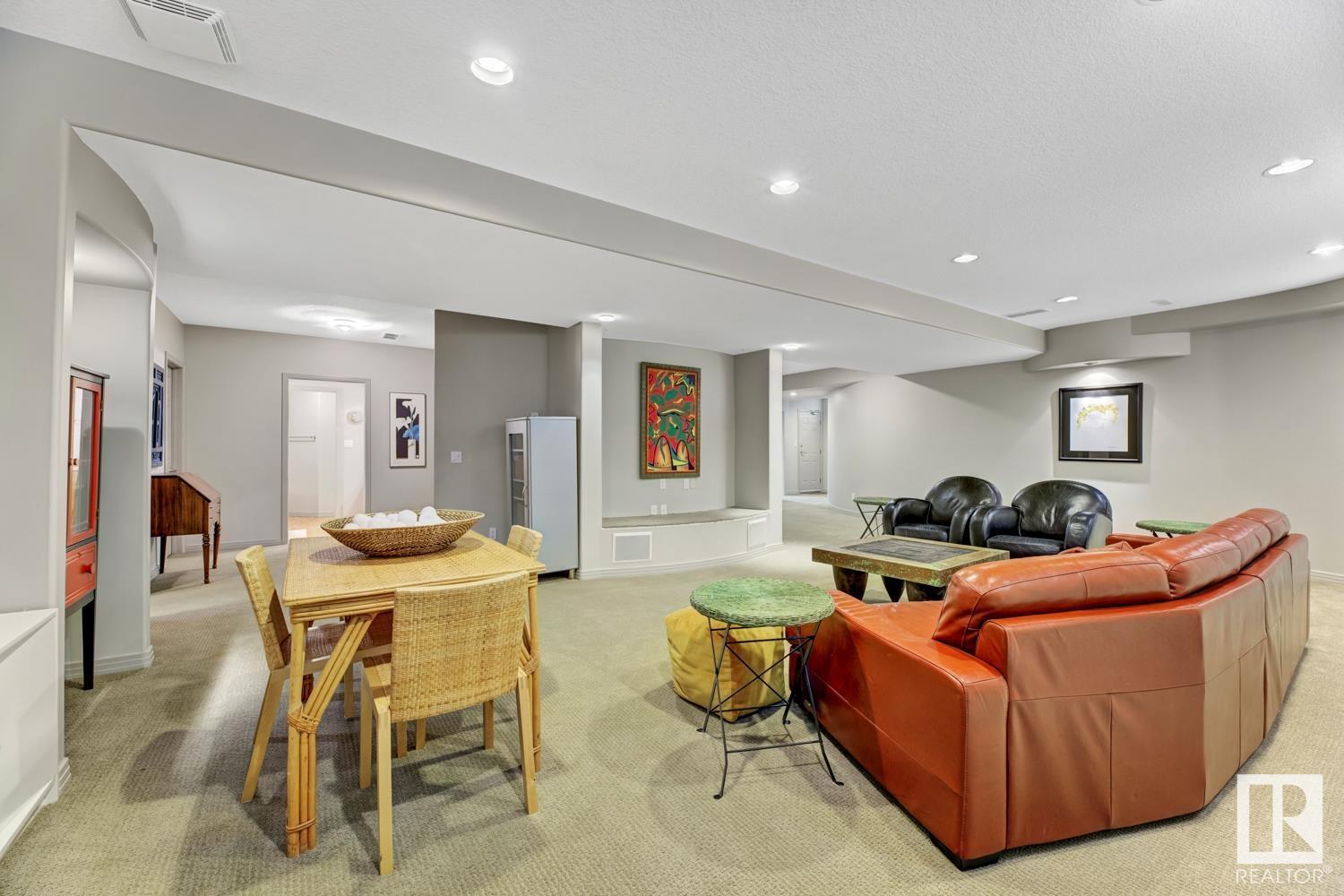 Photo 21 of 112 Weaver Dr Nw, Edmonton AB