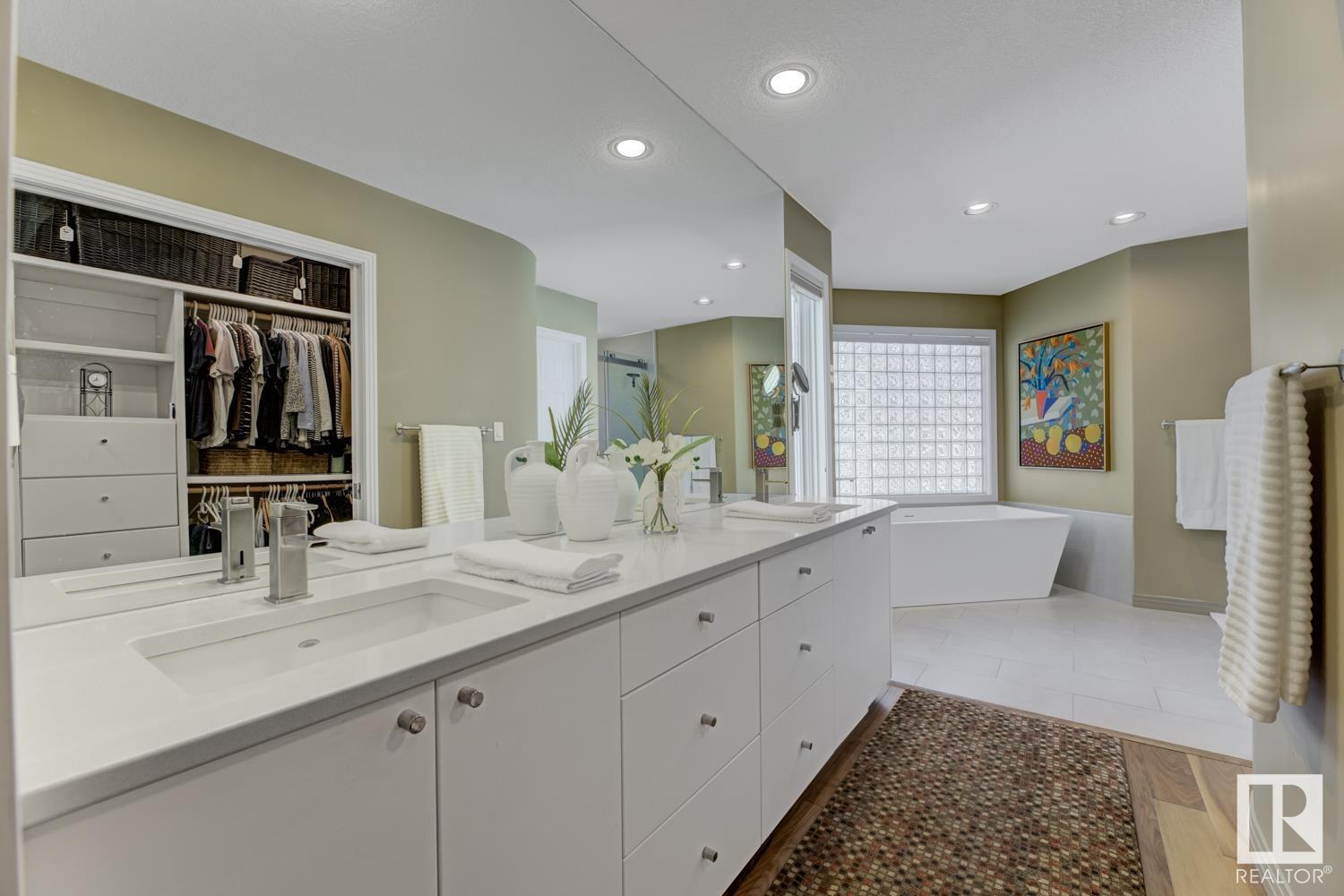 Photo 1 of 112 Weaver Dr Nw, Edmonton AB