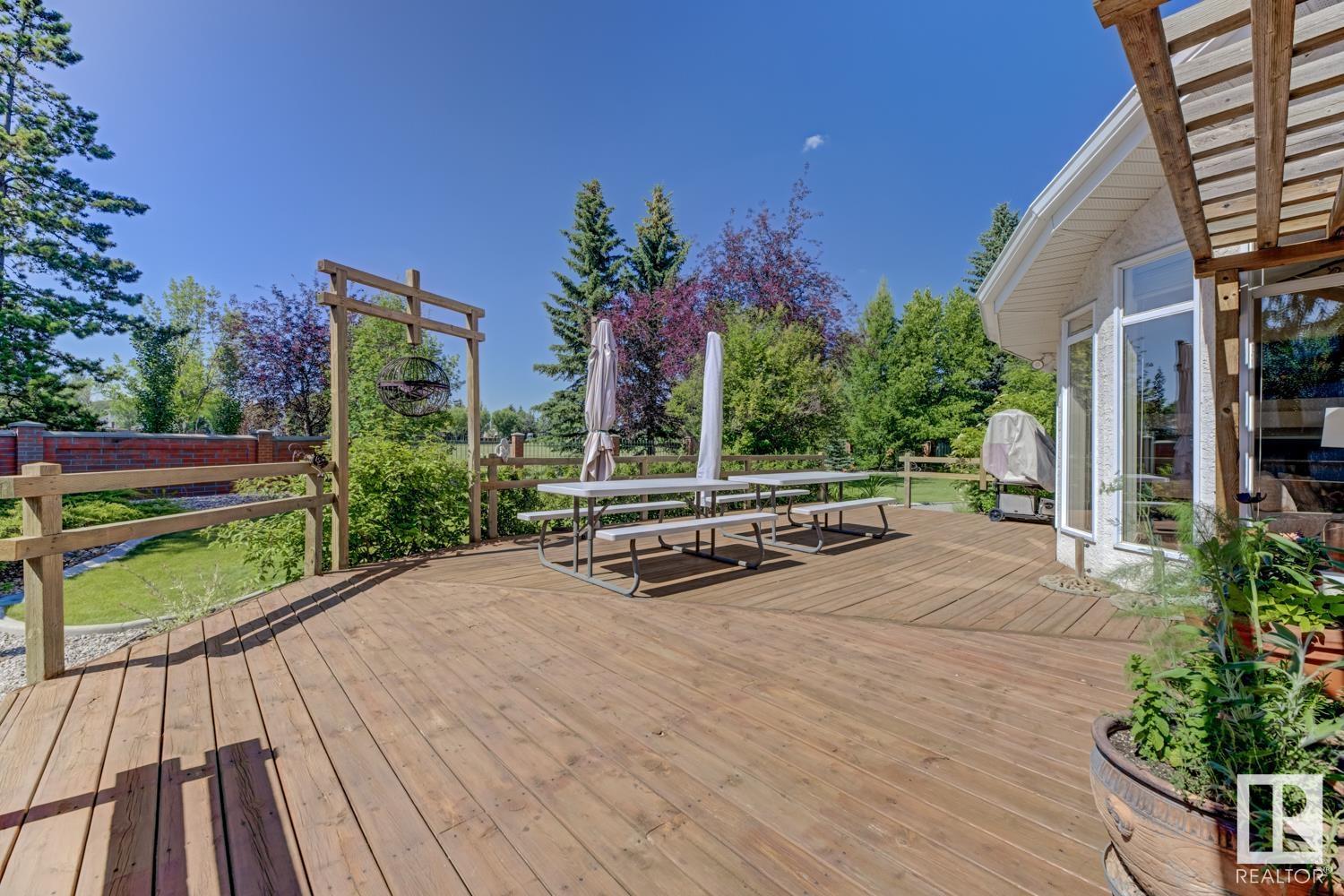 Photo 9 of 112 Weaver Dr Nw, Edmonton AB