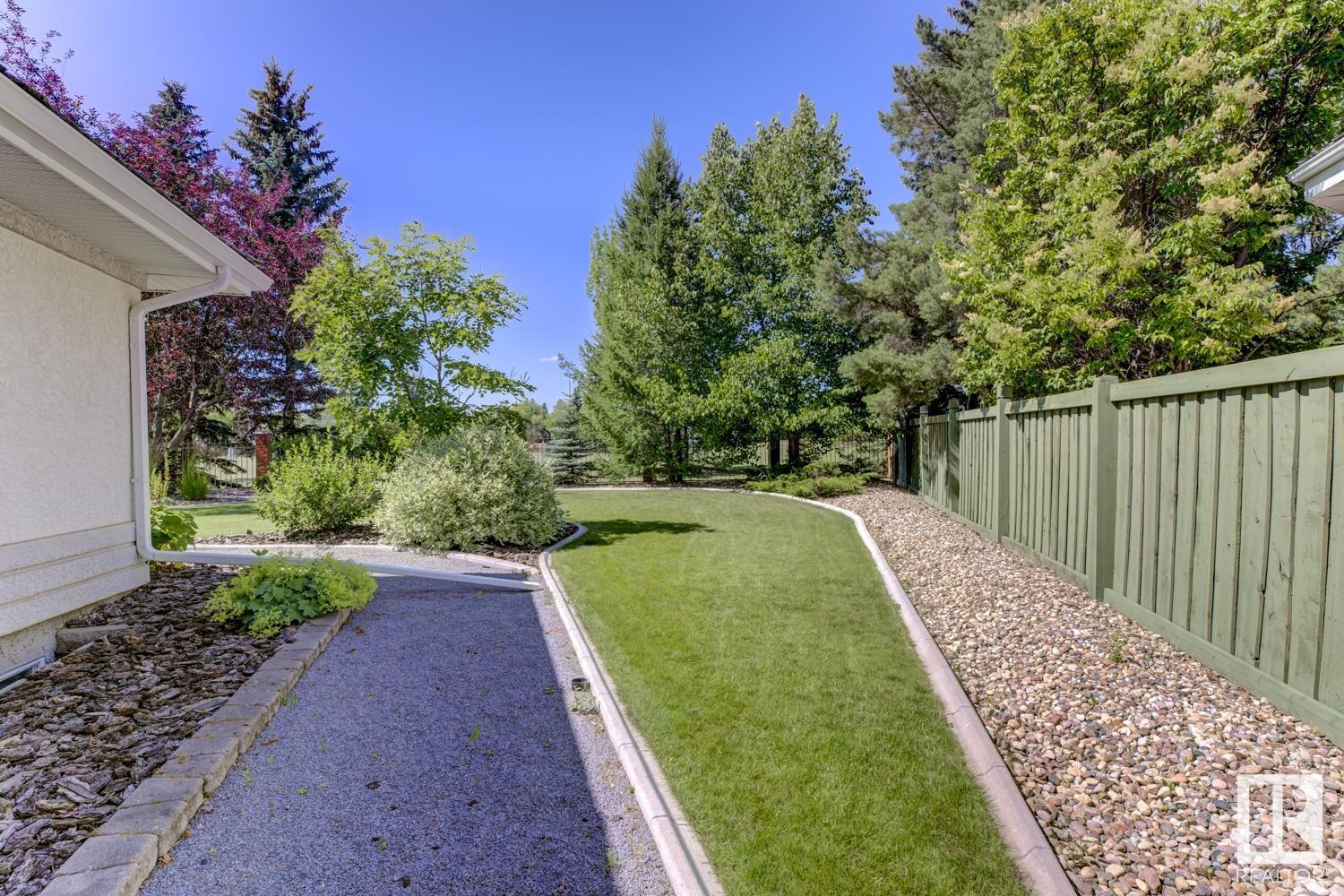 Photo 27 of 112 Weaver Dr Nw, Edmonton AB