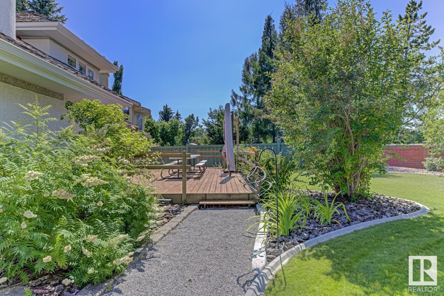 Photo 11 of 112 Weaver Dr Nw, Edmonton AB
