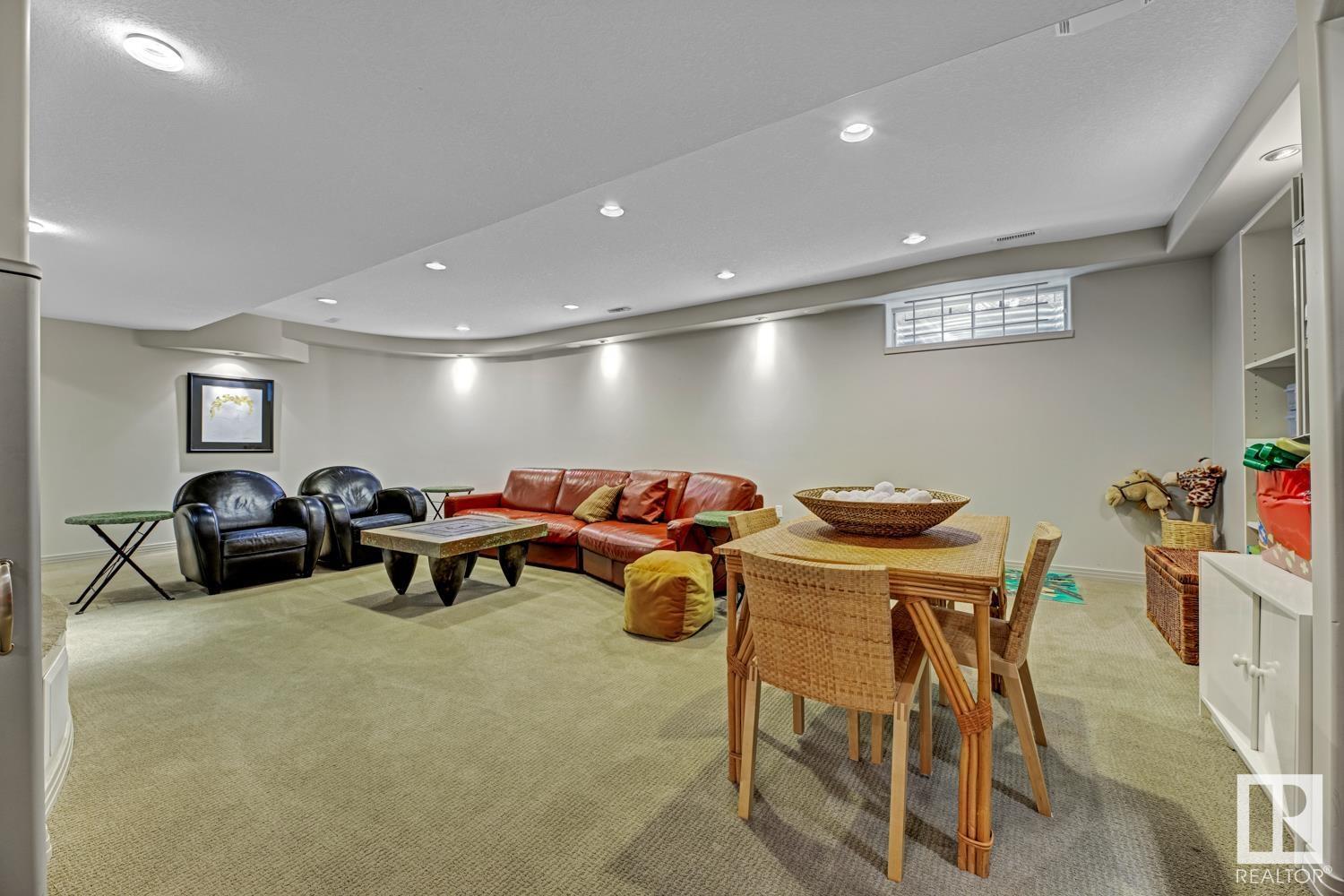 Photo 51 of 112 Weaver Dr Nw, Edmonton AB
