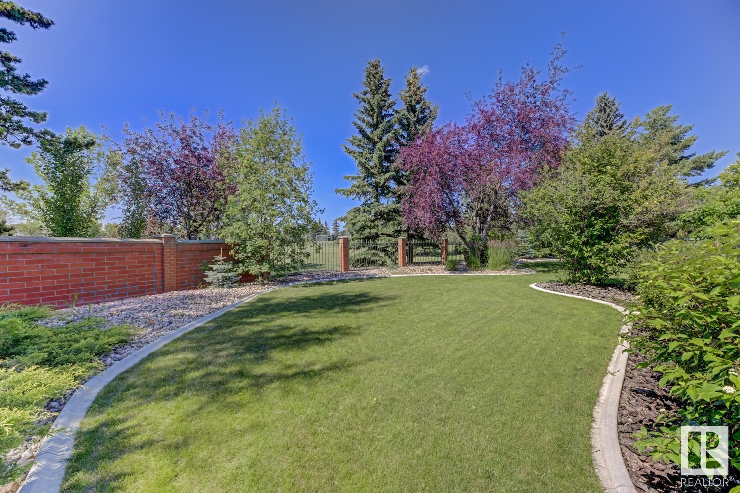 Photo 8 of 112 Weaver Dr Nw, Edmonton AB