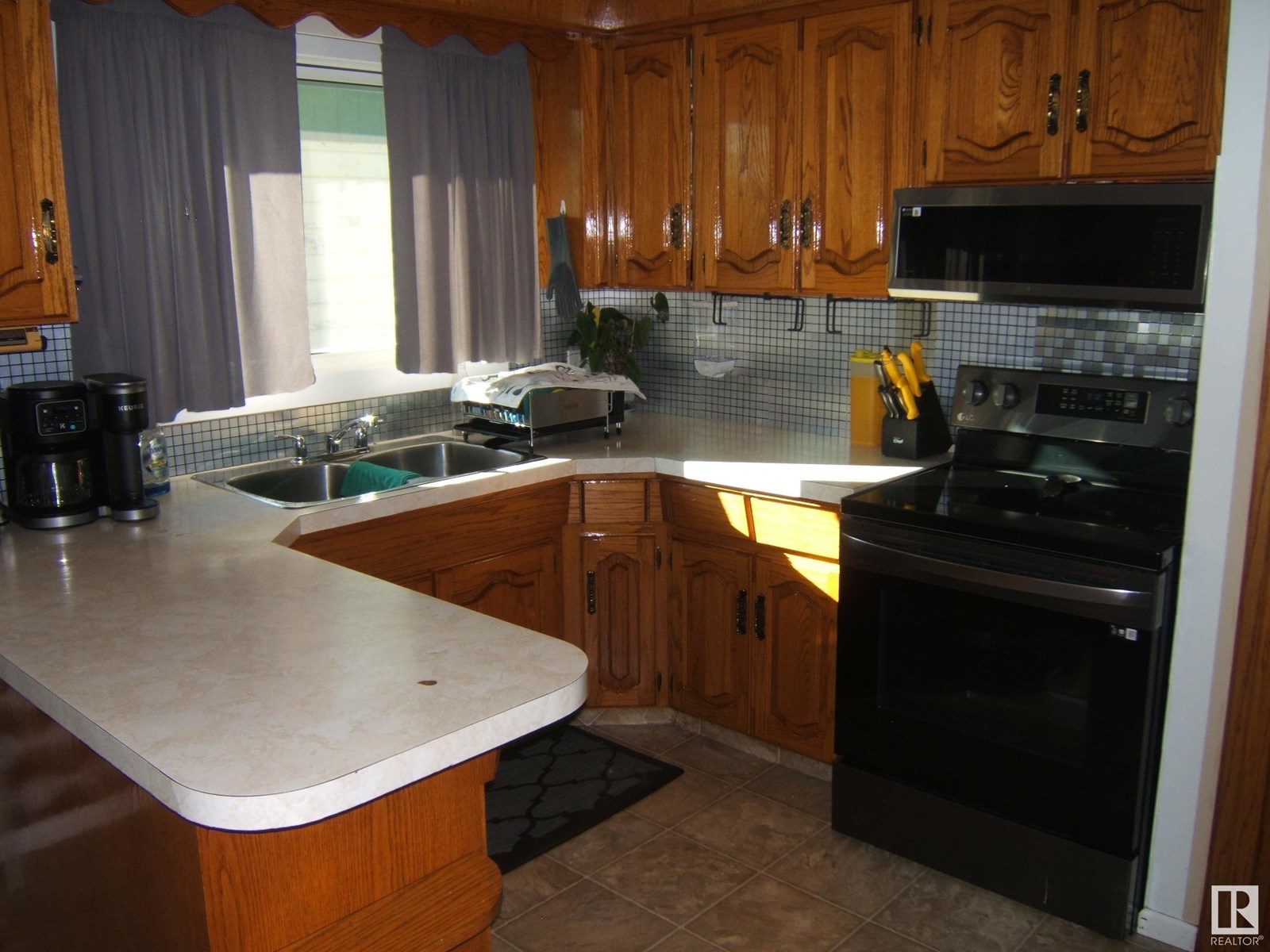 Photo 11 of 5102 52 St, Willingdon AB