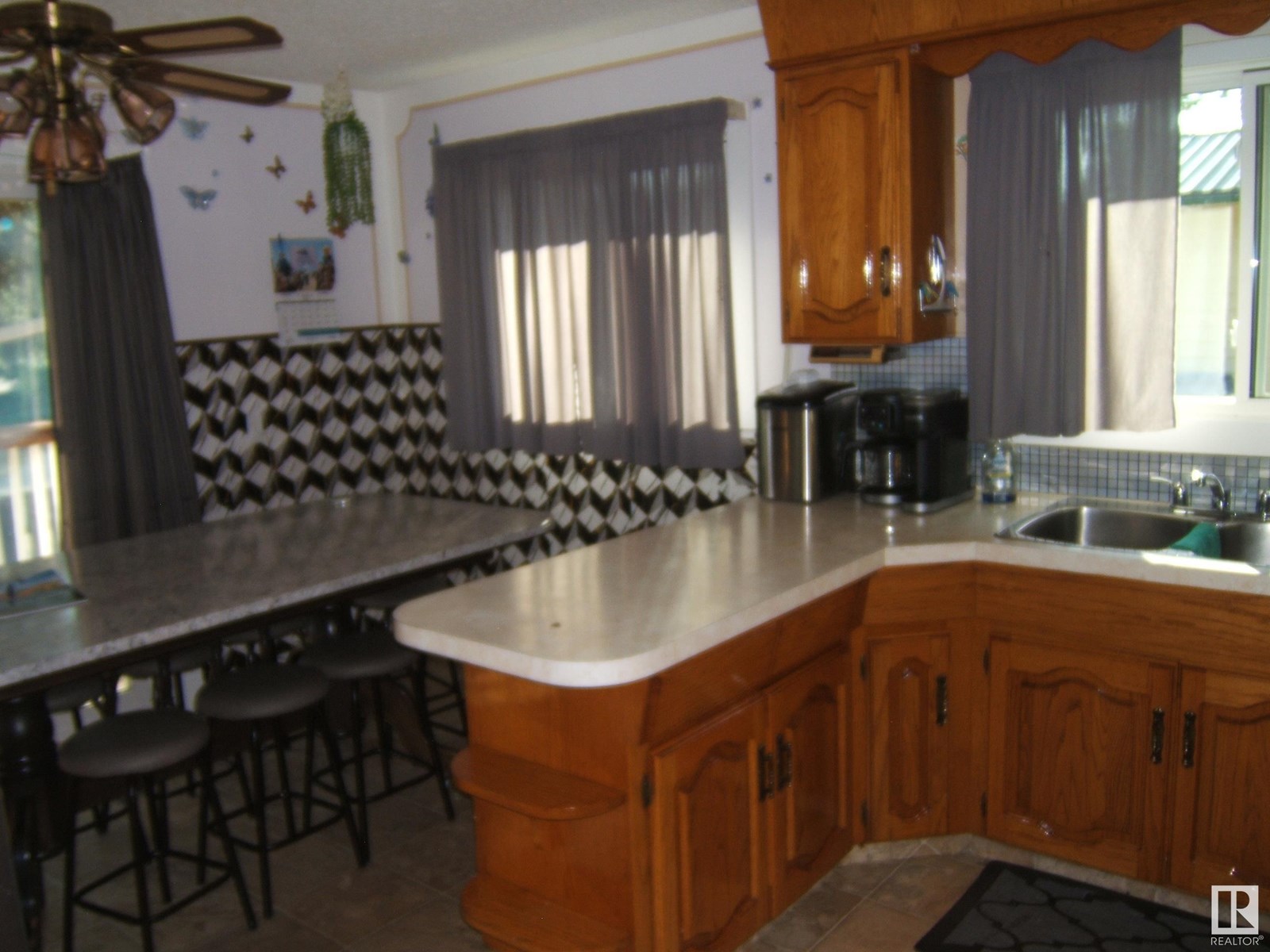Photo 3 of 5102 52 St, Willingdon AB