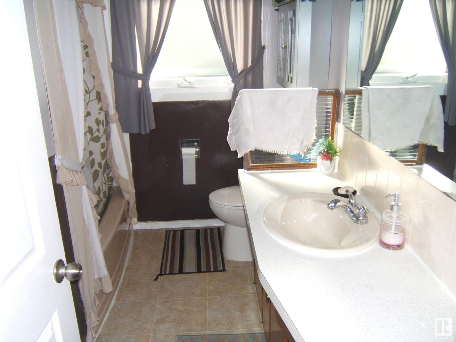 Photo 13 of 5102 52 St, Willingdon AB