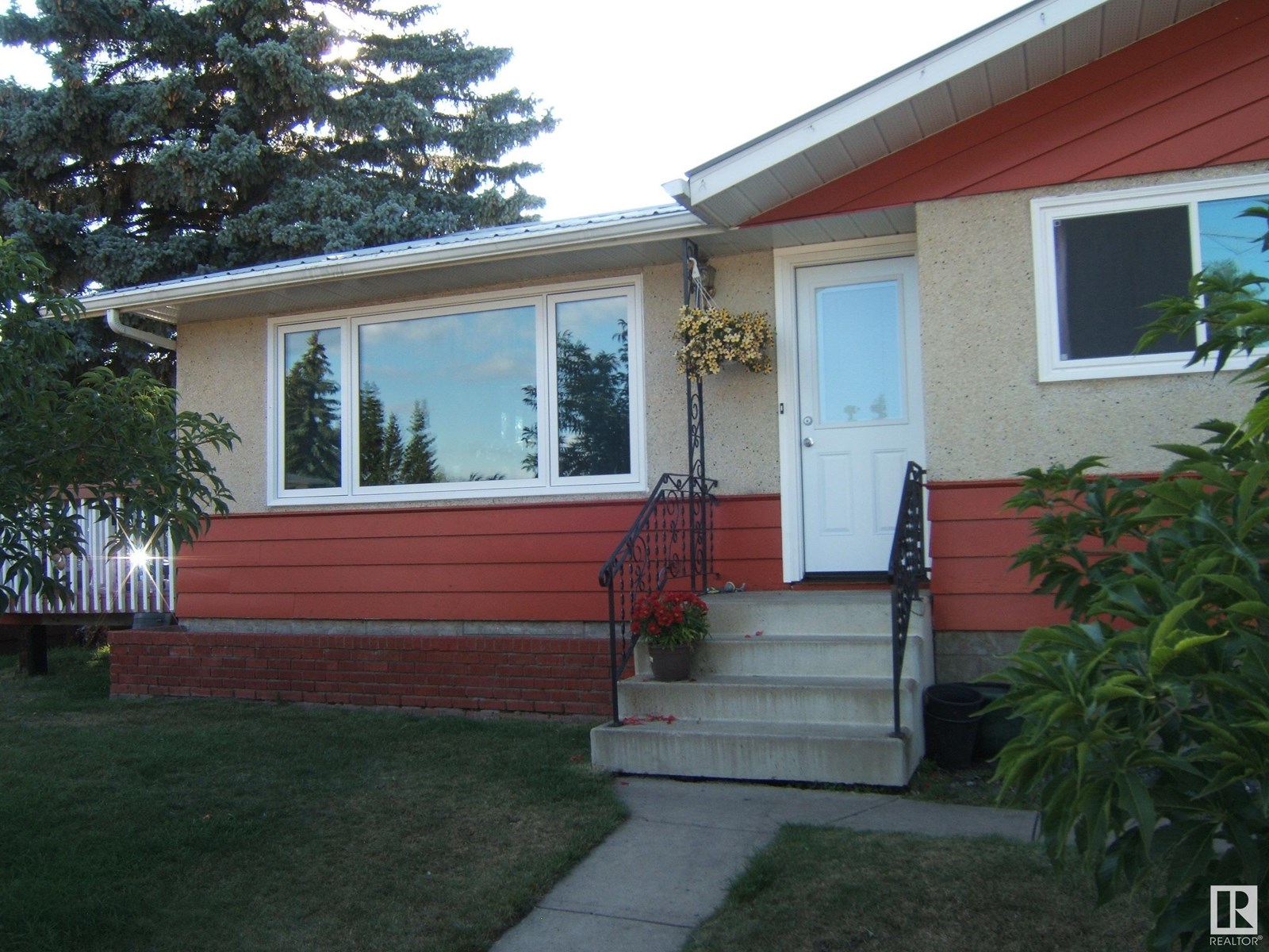 Photo 24 of 5102 52 St, Willingdon AB