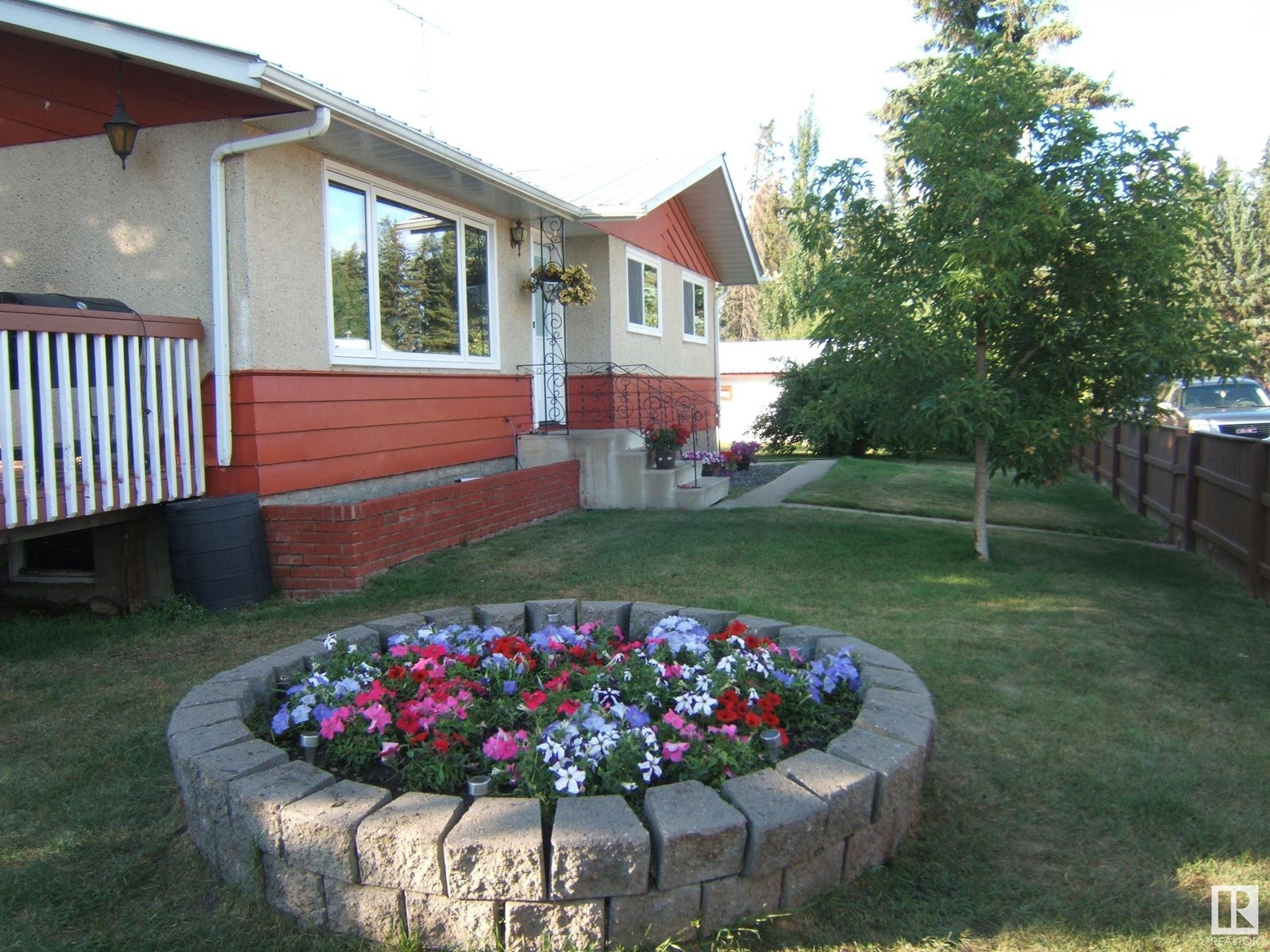 Photo 7 of 5102 52 St, Willingdon AB