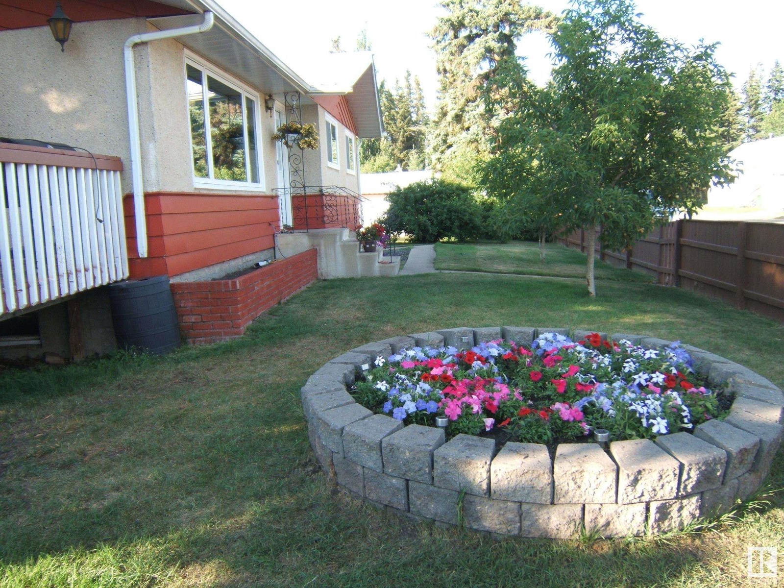 Photo 14 of 5102 52 St, Willingdon AB