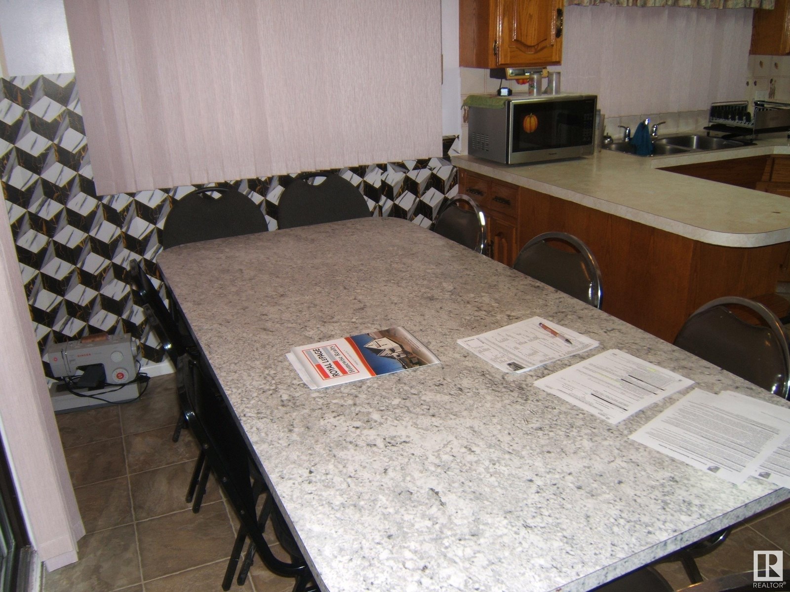 Photo 2 of 5102 52 St, Willingdon AB