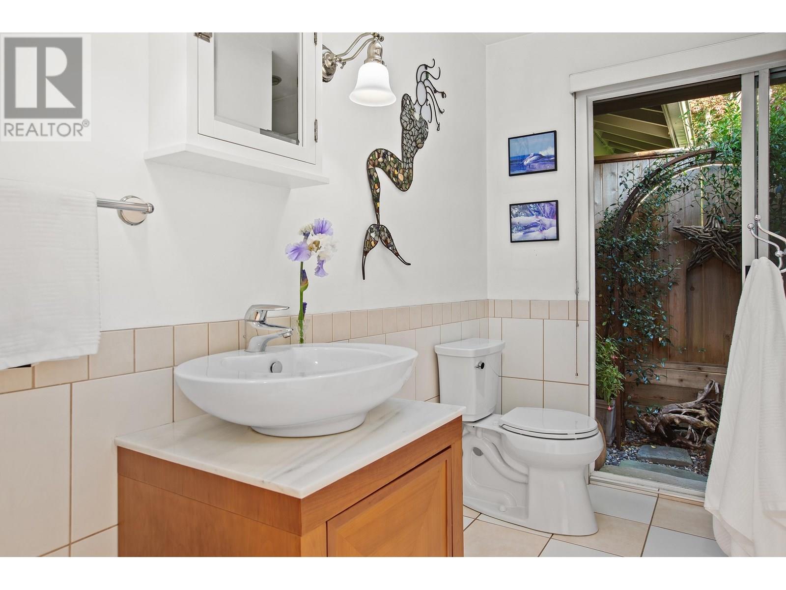 8665 LAWRENCE WAY, West Vancouver