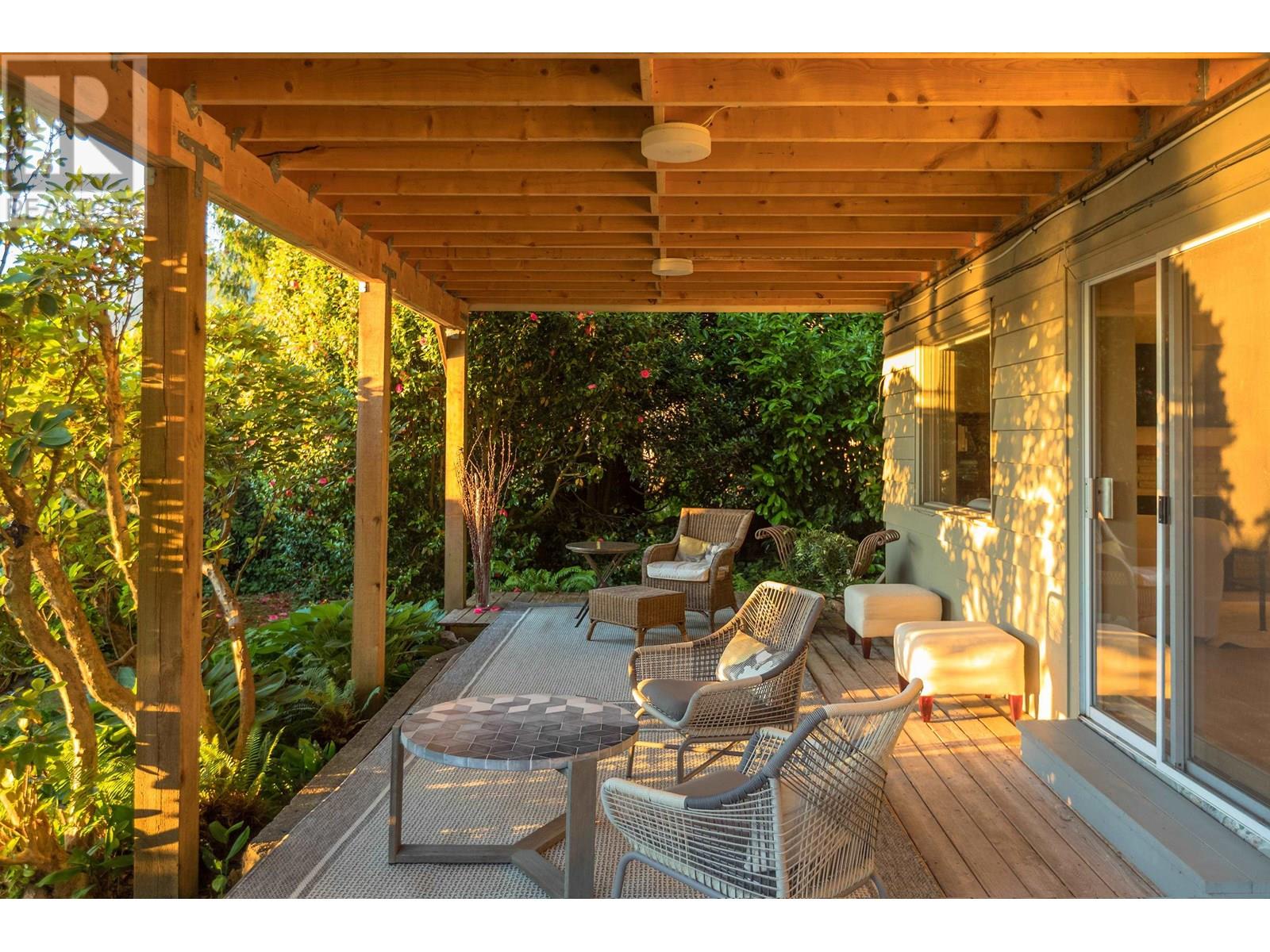 8665 LAWRENCE WAY, West Vancouver