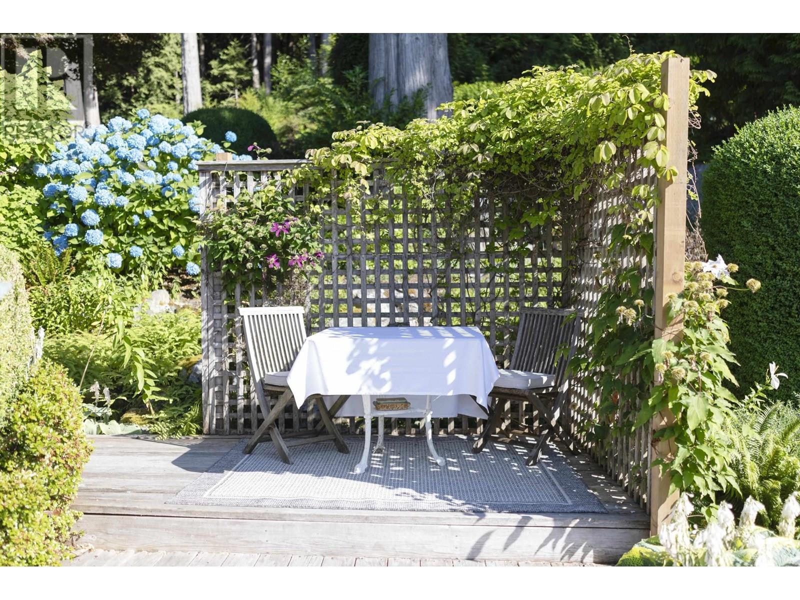 8665 LAWRENCE WAY, West Vancouver