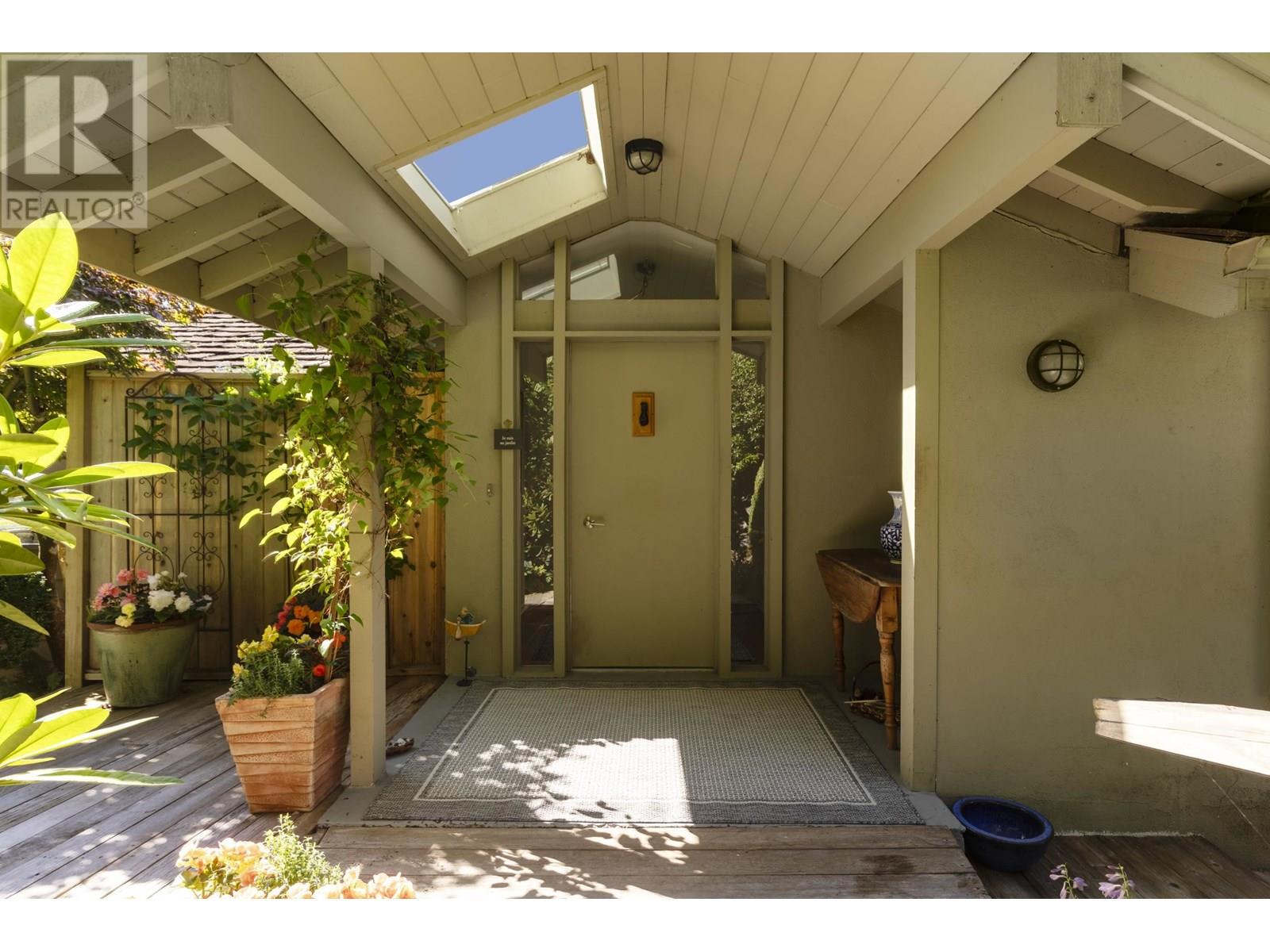 8665 LAWRENCE WAY, West Vancouver
