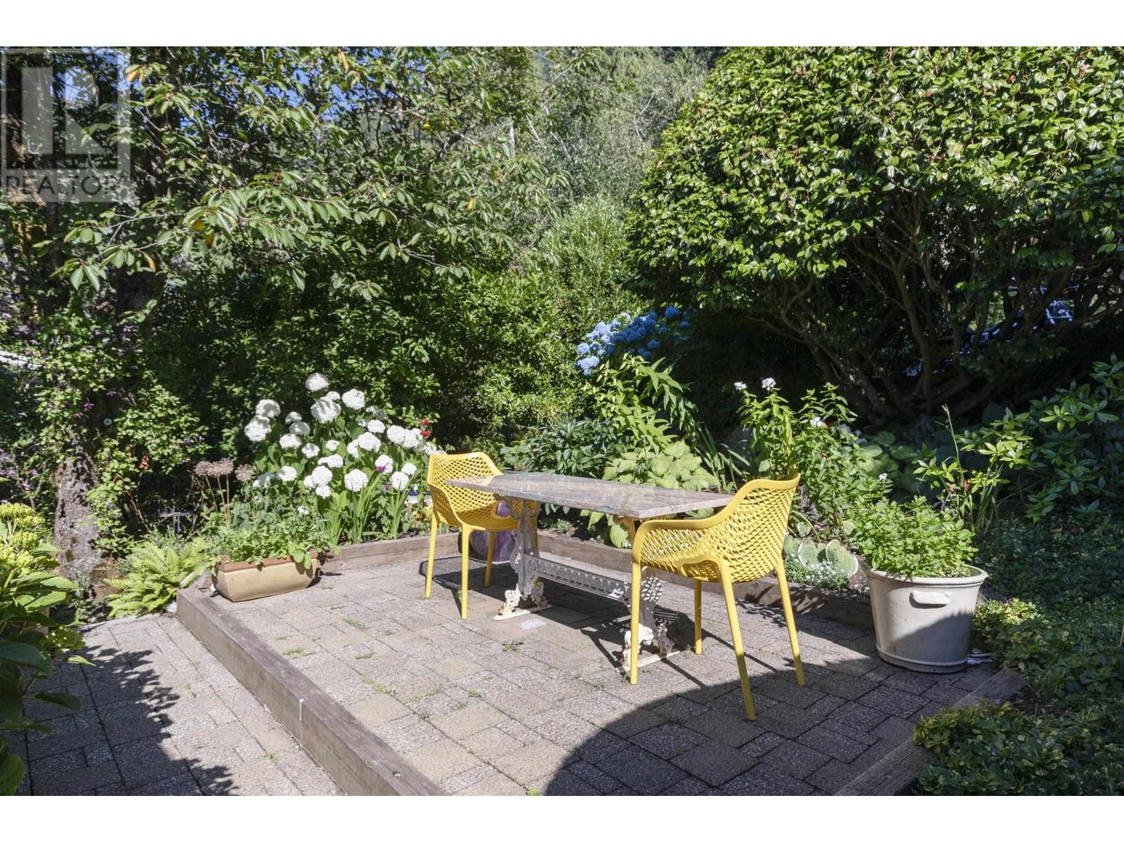 8665 LAWRENCE WAY, West Vancouver